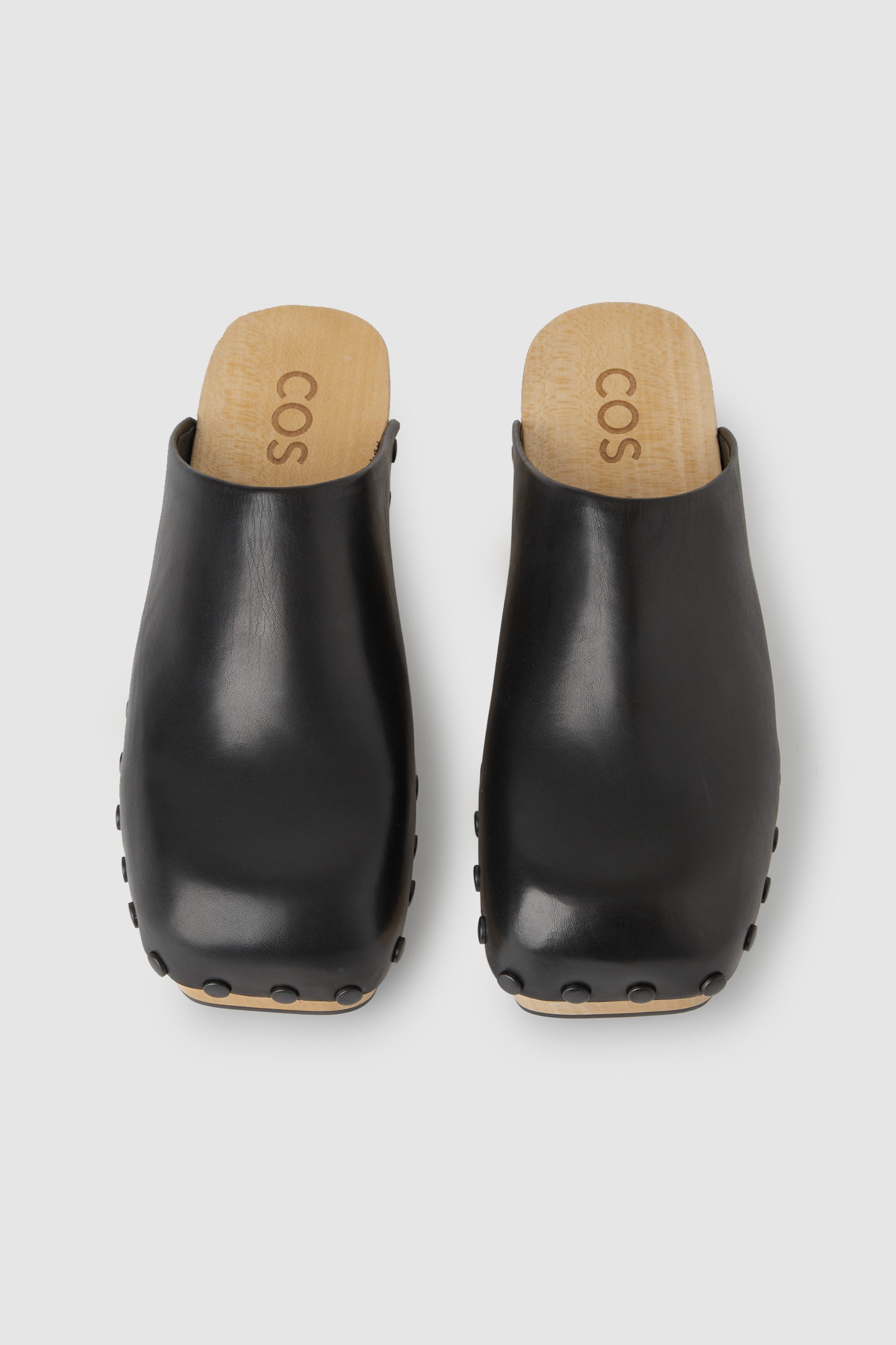 LEATHER CLOGS - BLACK | COS