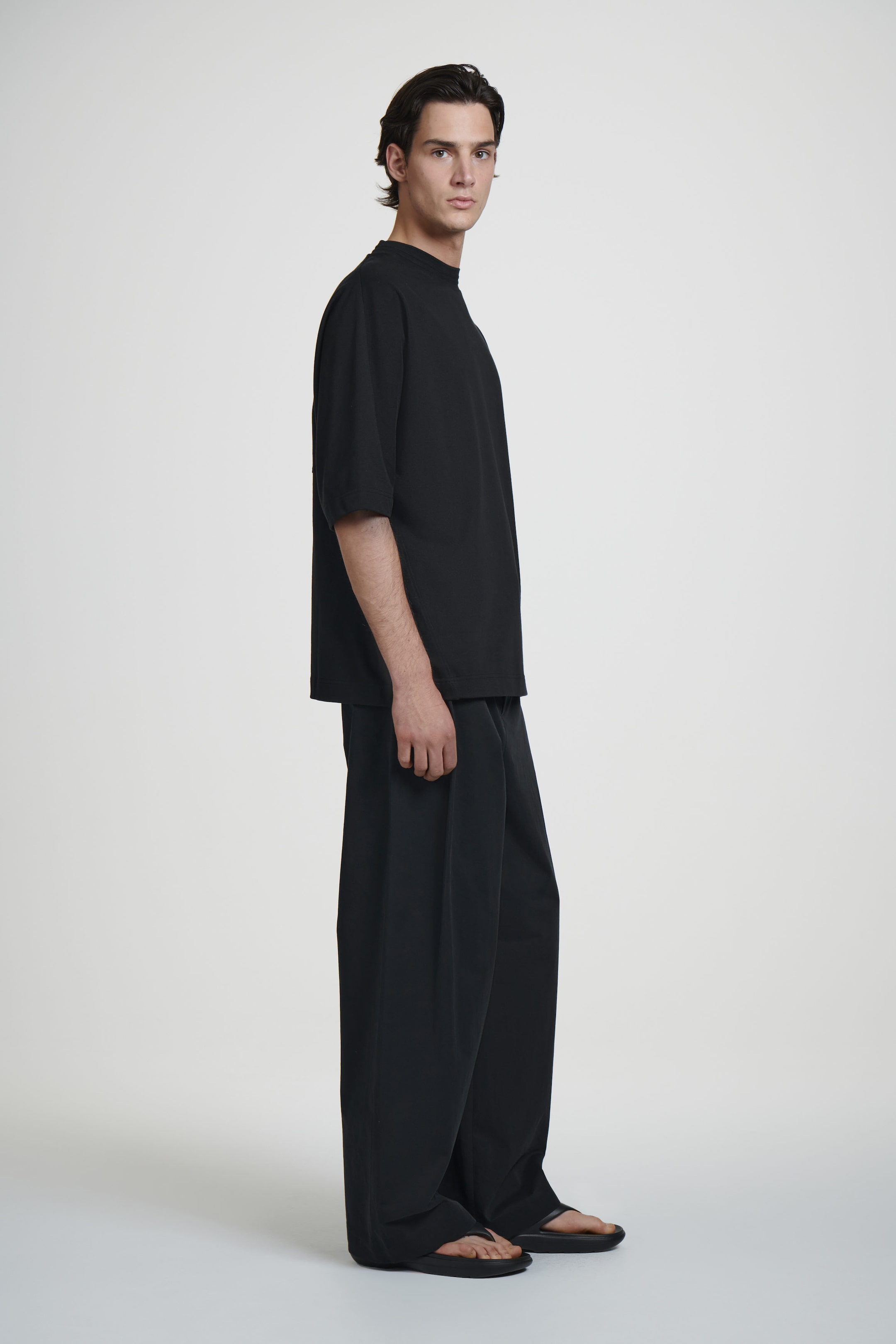 OVERSIZED HEAVYWEIGHT MOCK-NECK T-SHIRT