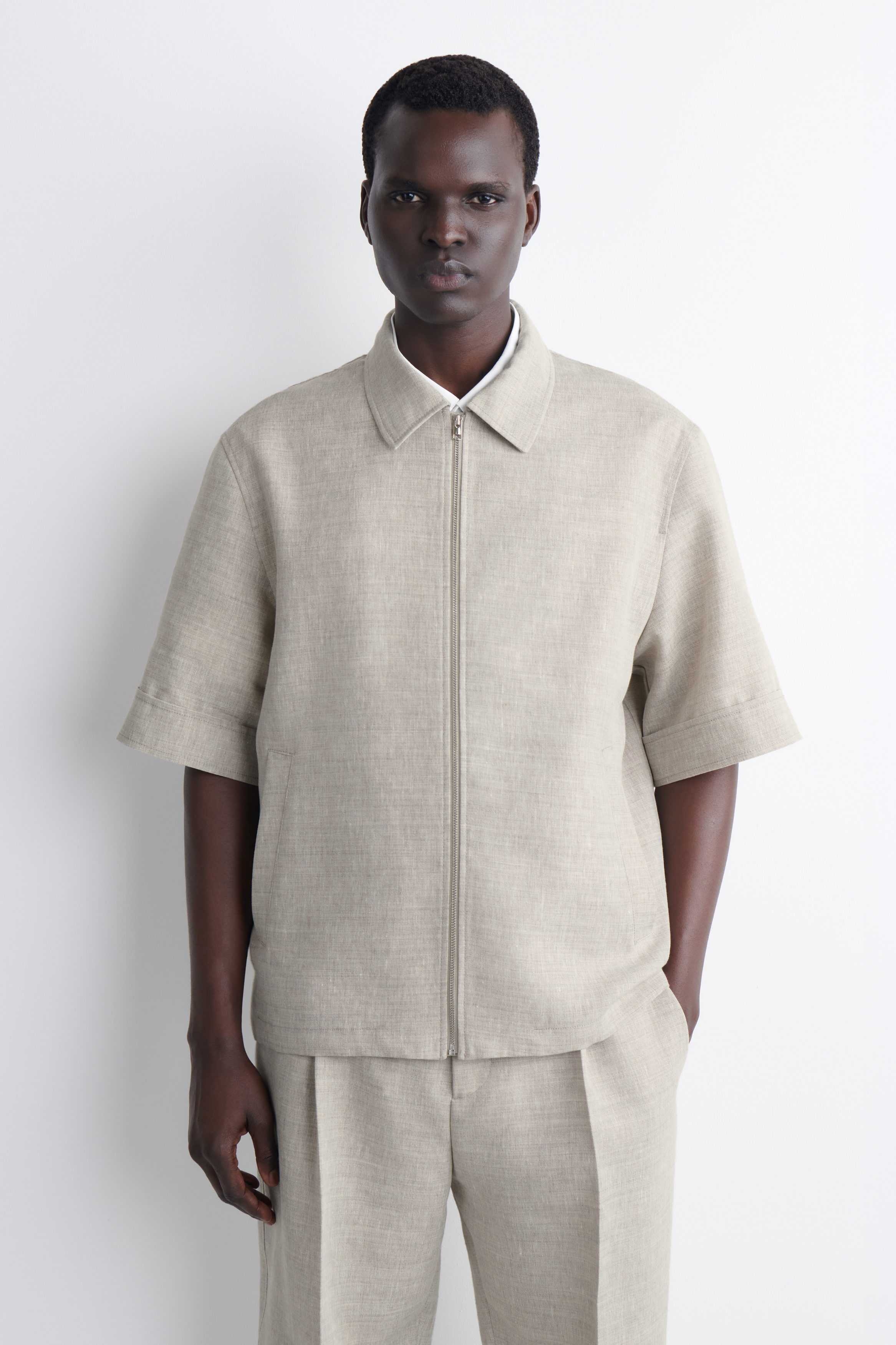LINEN-WOOL SHORT-SLEEVED ZIP-UP SHIRT - STONE MÉLANGE | COS US