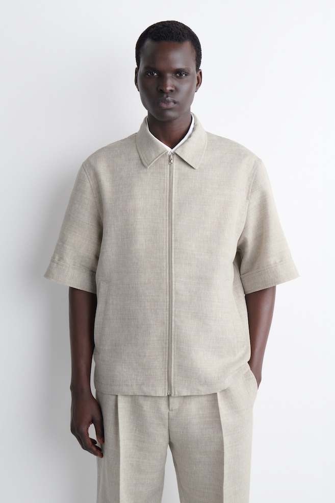 LINEN-WOOL SHORT-SLEEVED ZIP-UP SHIRT — STONE MÉLANGE