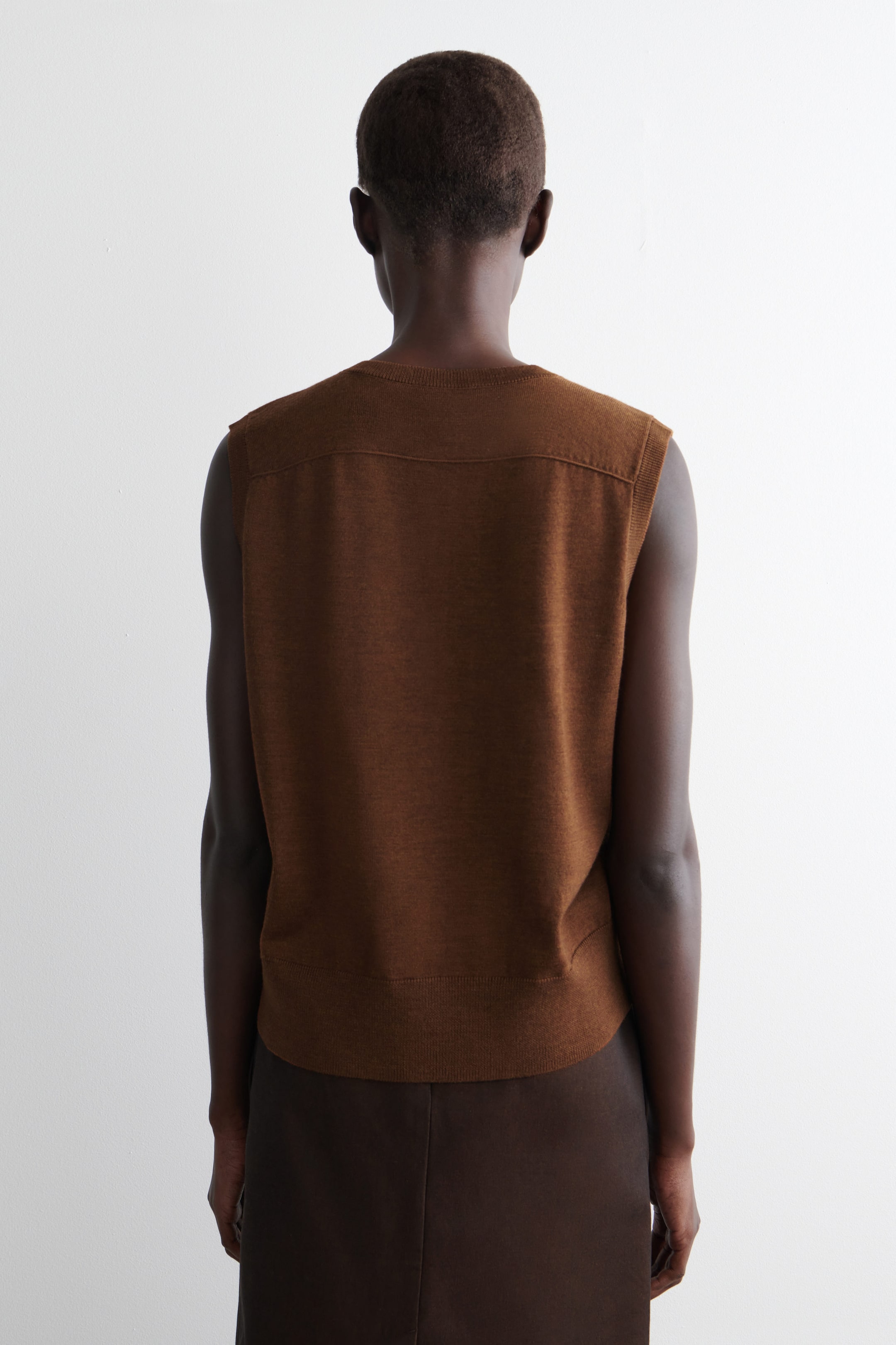 MERINO WOOL V-NECK VEST