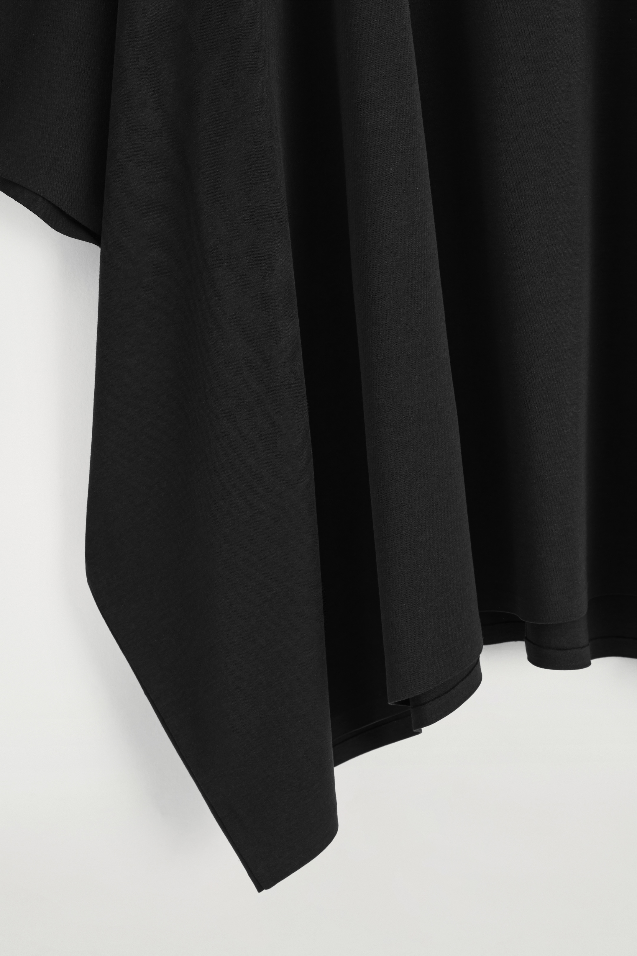 Größeres Bild ansehen: OVERSIZED-T-SHIRT AUS SEIDE MIT FLEDERMAUSÄRMELN - SCHWARZ - Ladies | H&M DE 7