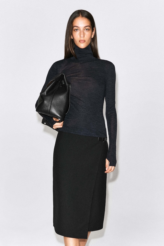 MERINO WOOL TURTLENECK TOP — CHARCOAL MÉLANGE