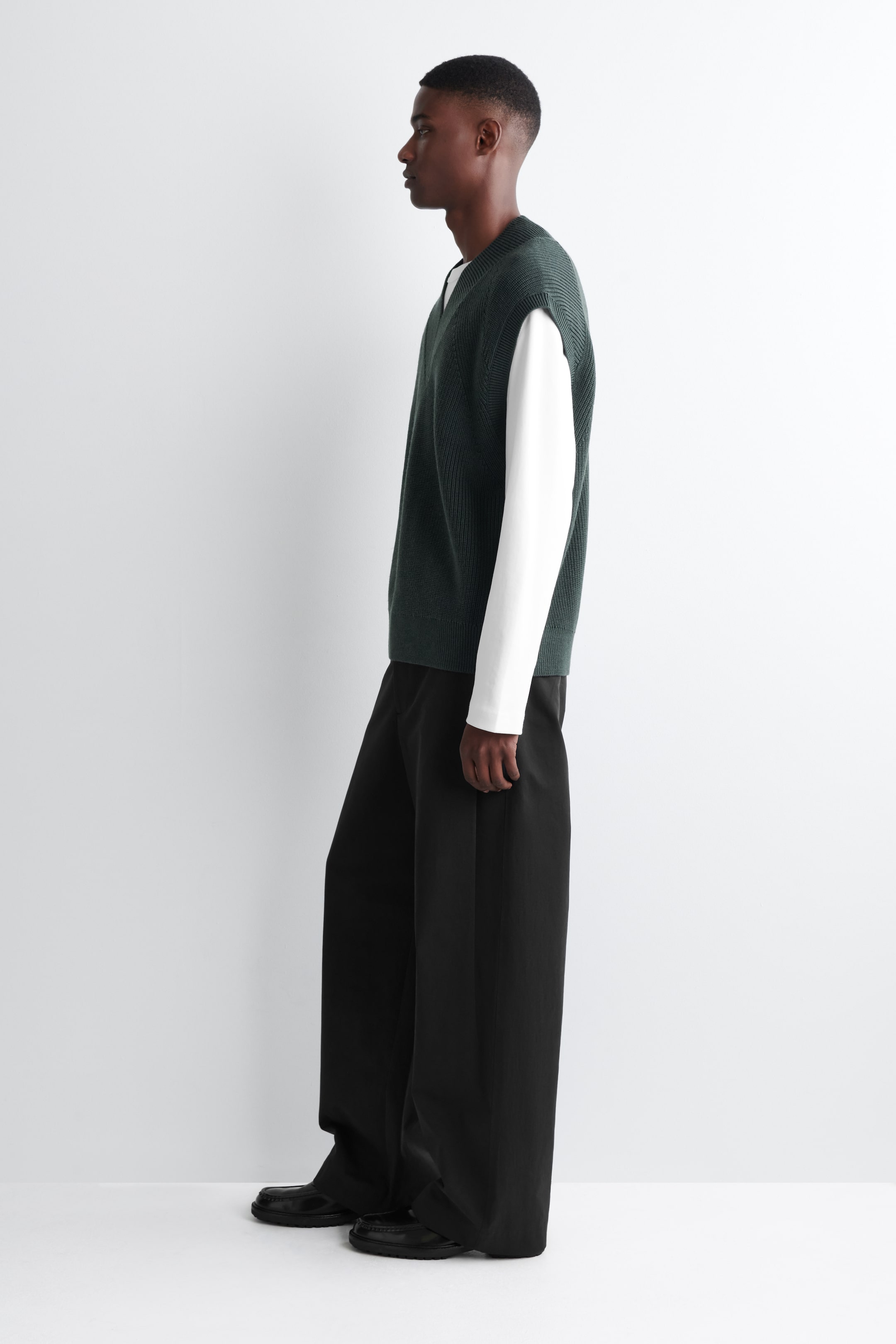 Ingrandisci l'immagine: RIBBED WOOL V-NECK VEST - GREY - UOMO | H&M CH 4