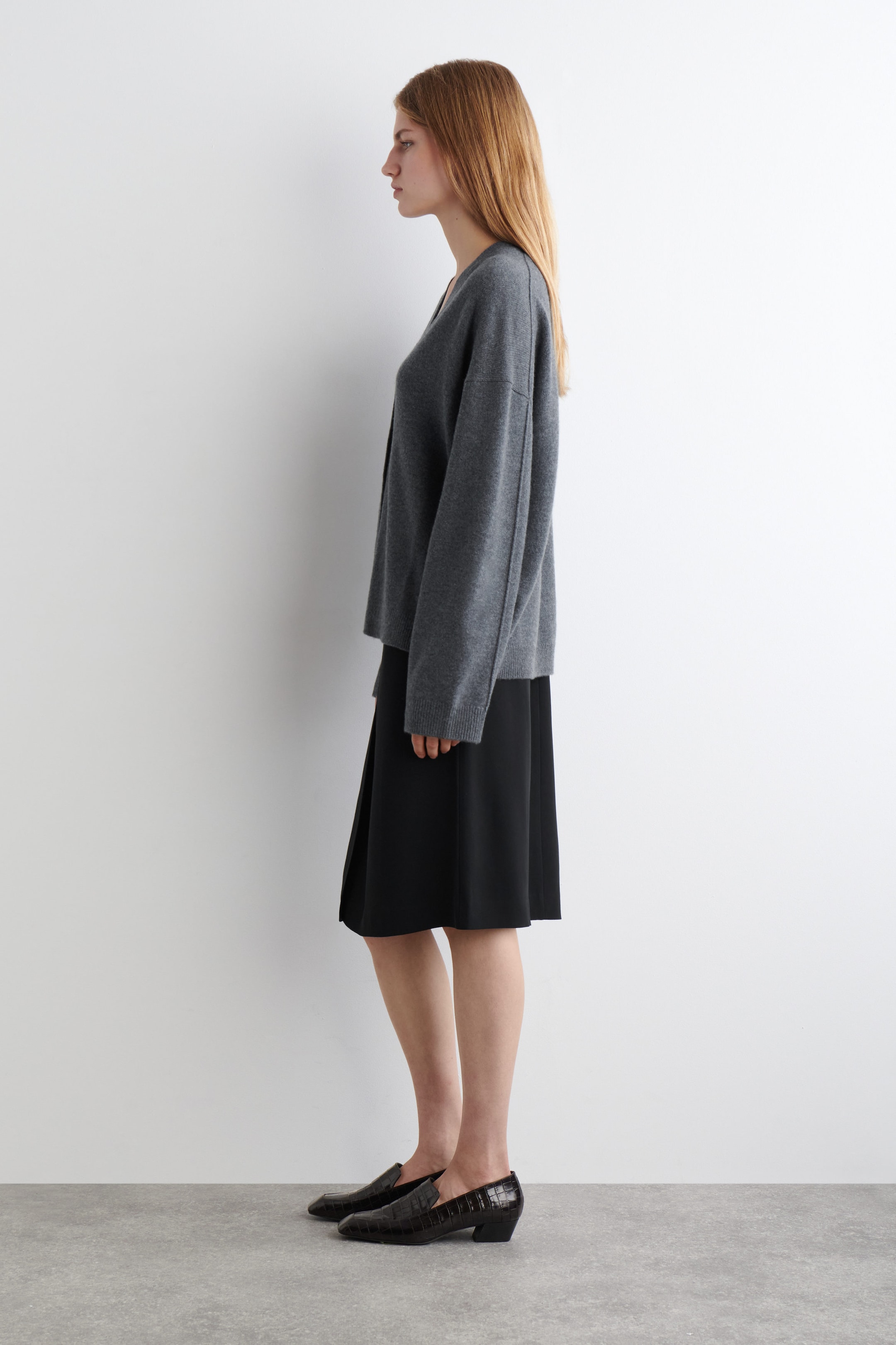 CASHMERE V-NECK CARDIGAN