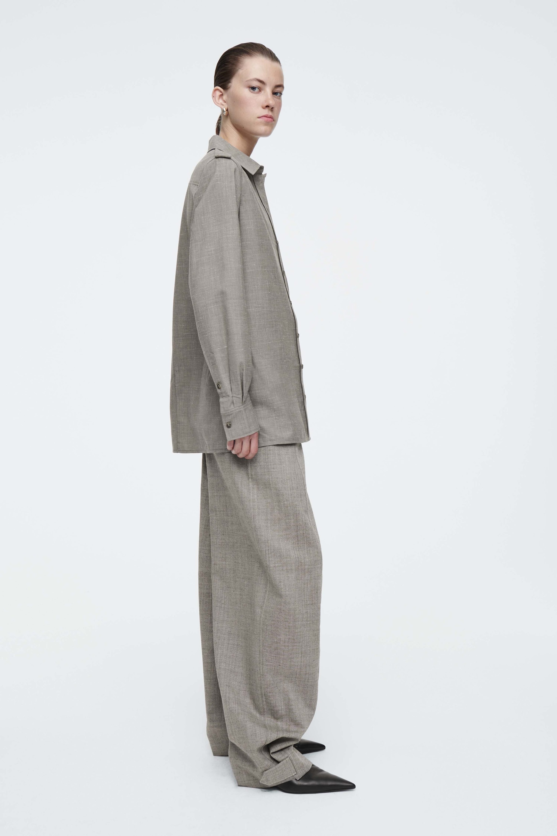 REGULAR EPAULETTE-DETAIL WOOL SHIRT