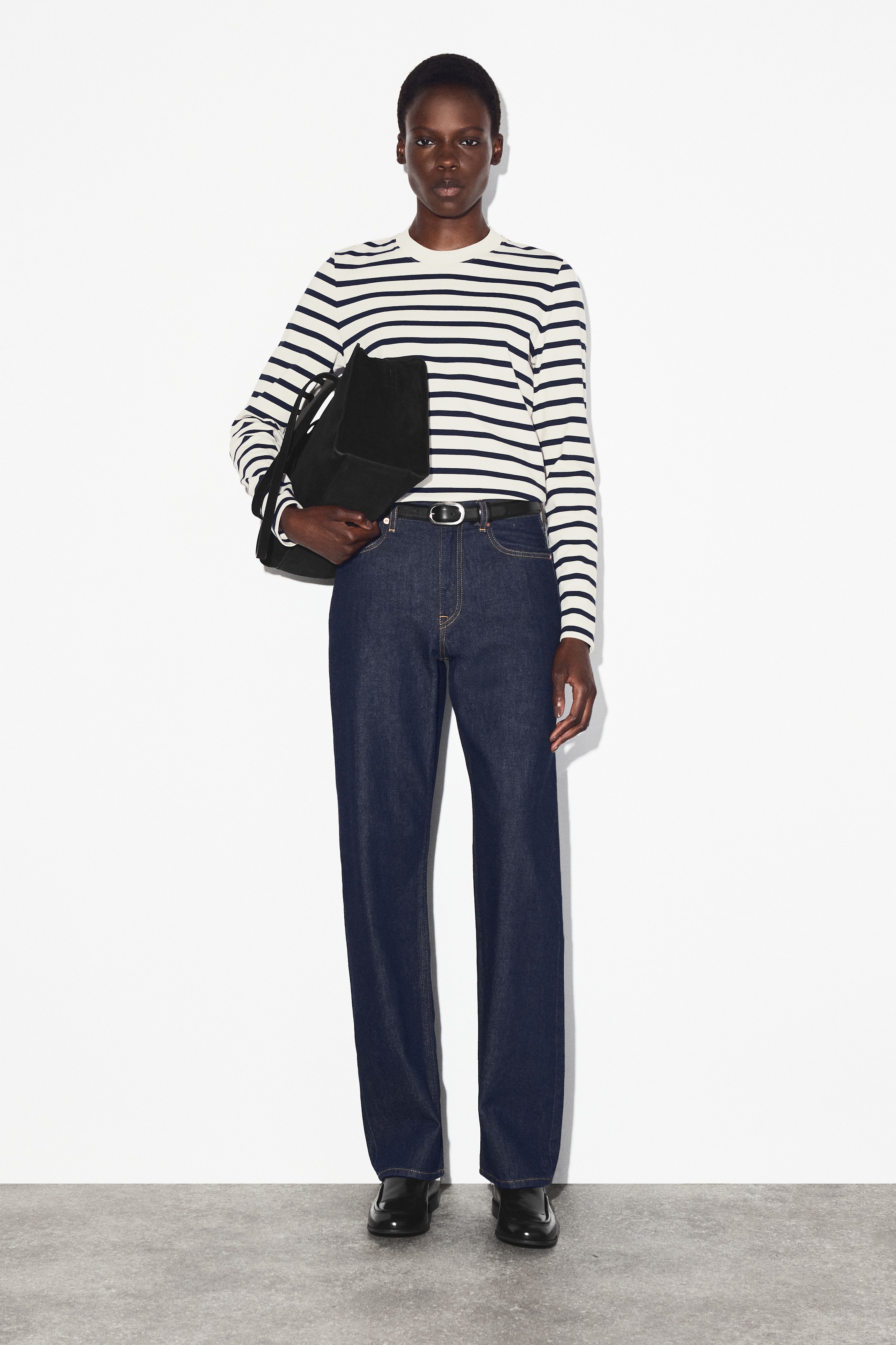 Vezi imaginea mai mare: TRICOU CU MÂNECI LUNGI, TĂIETURĂ CLASICĂ - BLEUMARIN / CU DUNGI - FEMEI | H&M RO 2