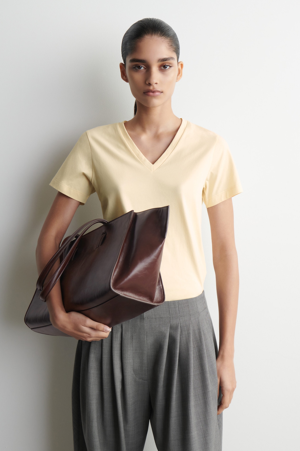 COTTON V-NECK T-SHIRT