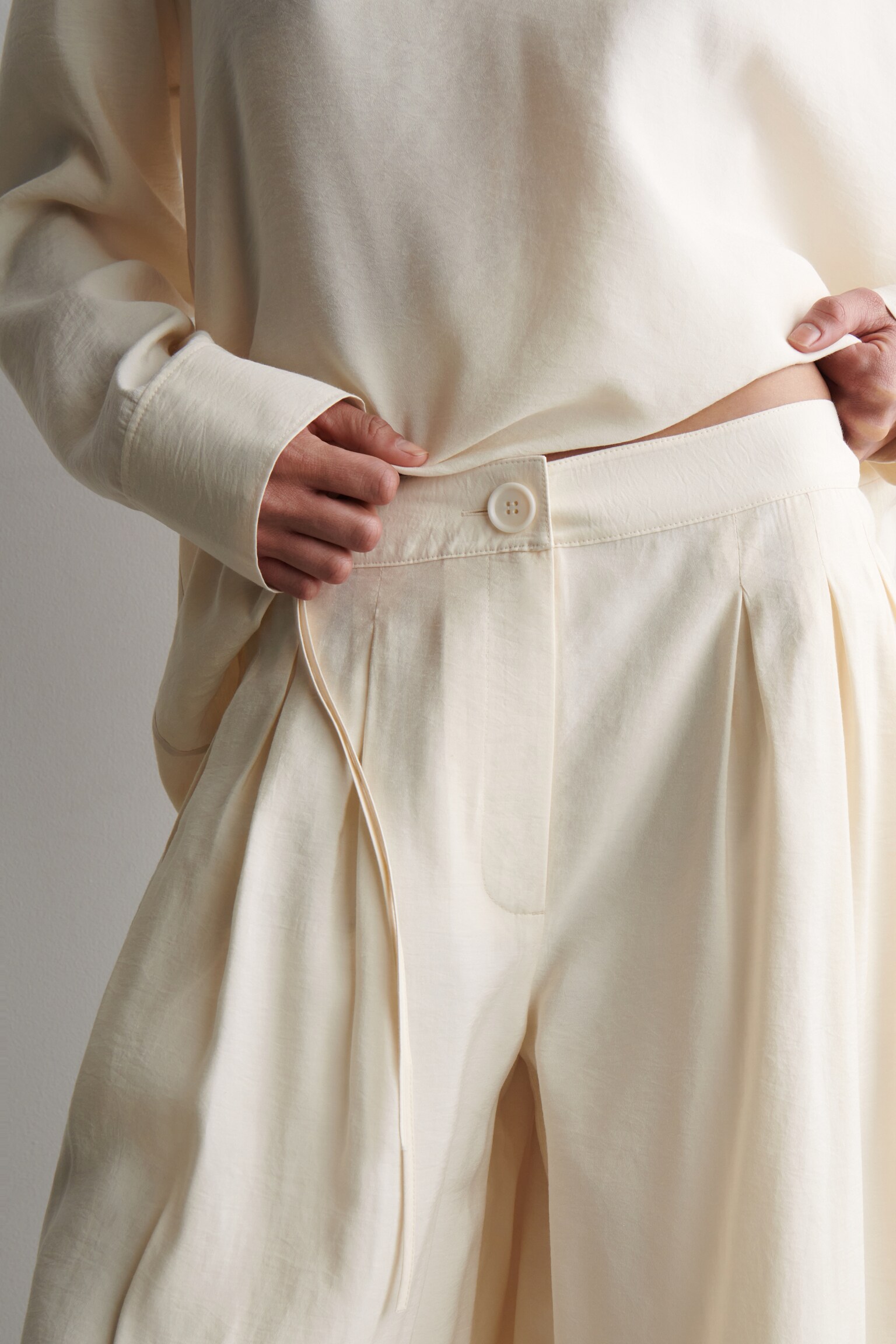 PANTALON LARGE À PLIS EN MODAL - ÉCRU - 4
