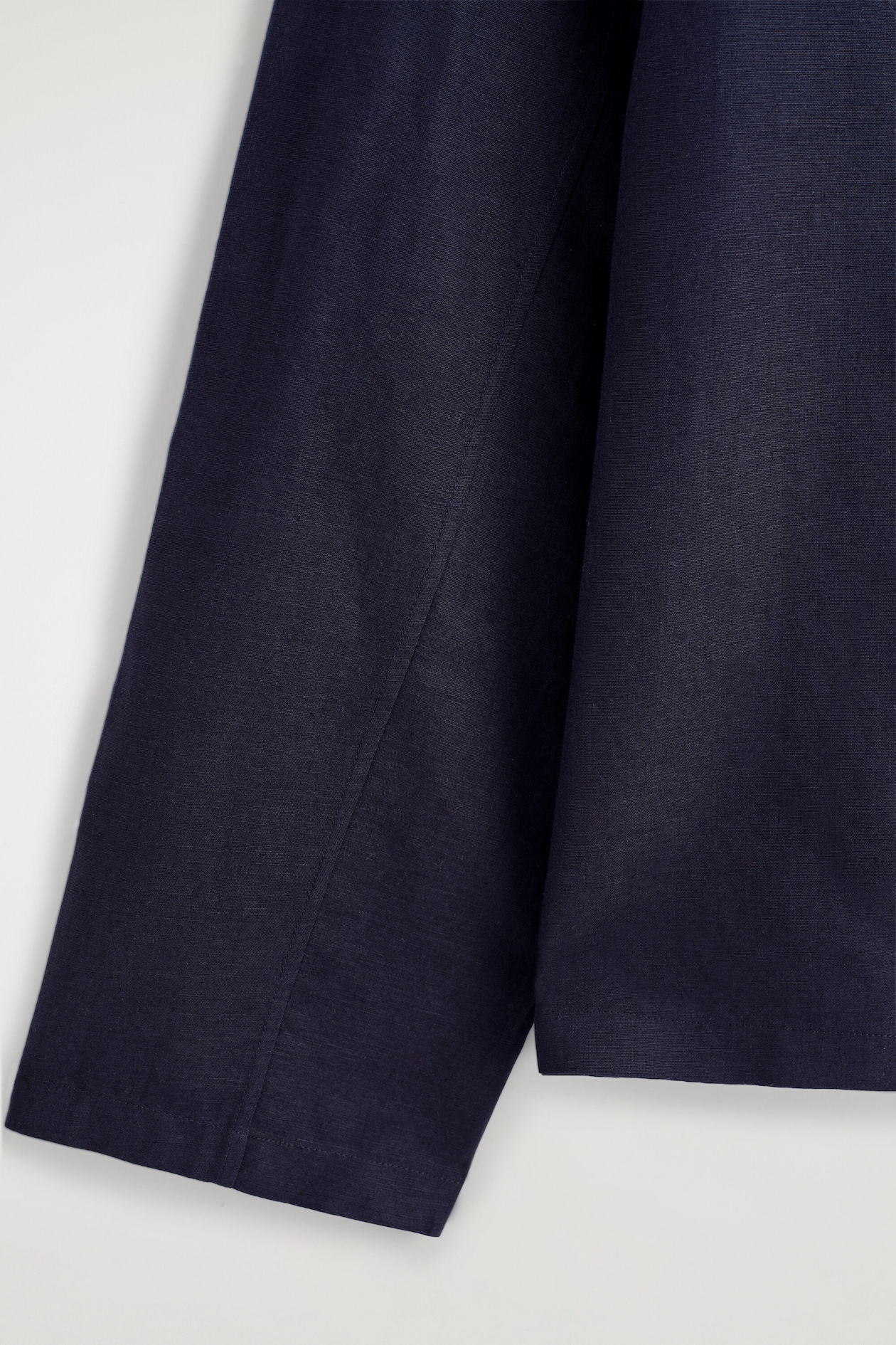 BOAT-NECK LINEN BLOUSE — NAVY