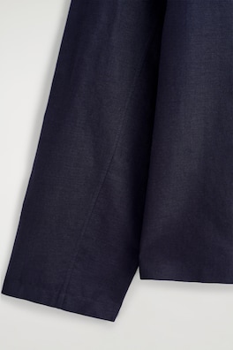 BOAT-NECK LINEN BLOUSE — NAVY 6
