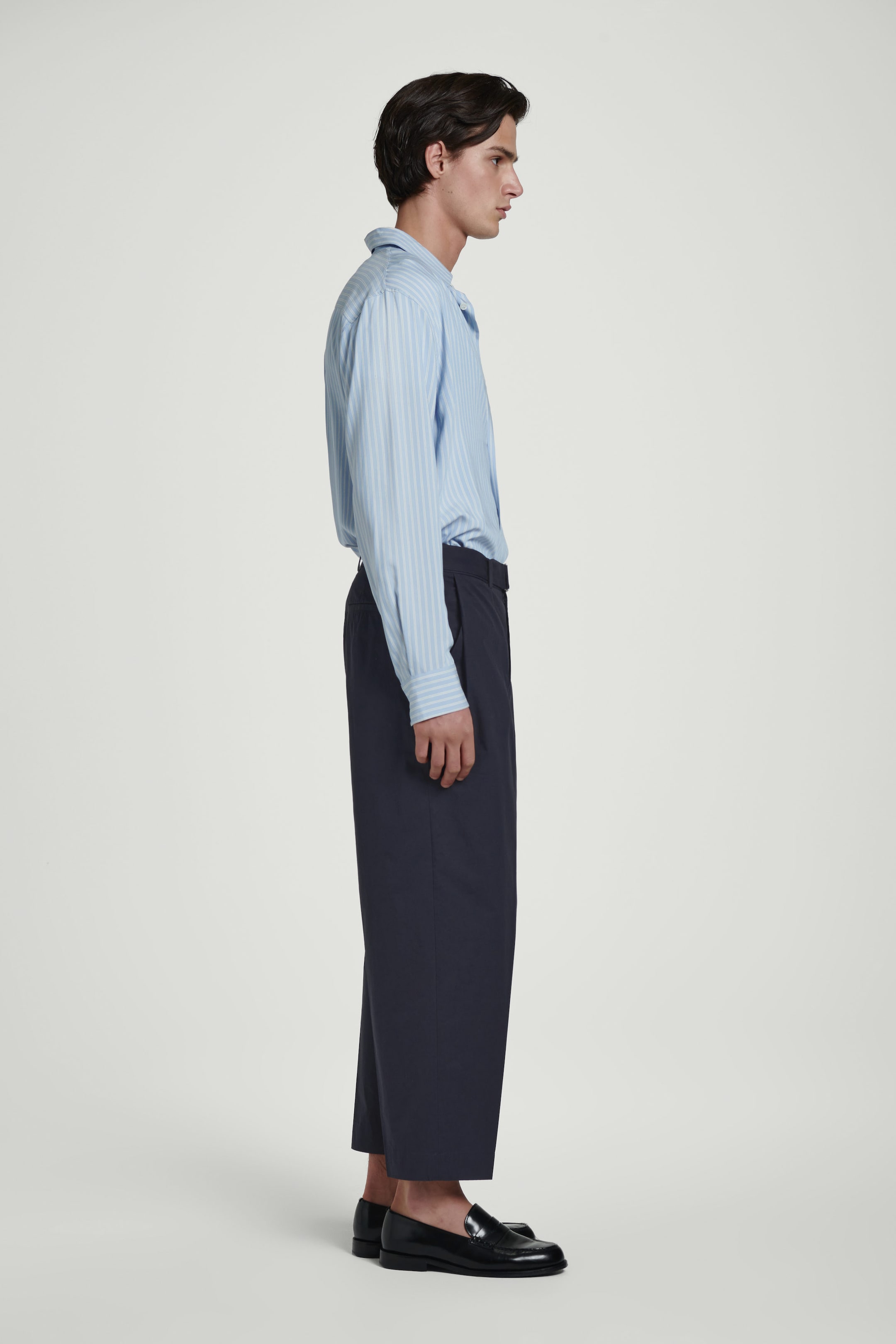 PANTALON CEINTURÉ À PINCES EN COTON