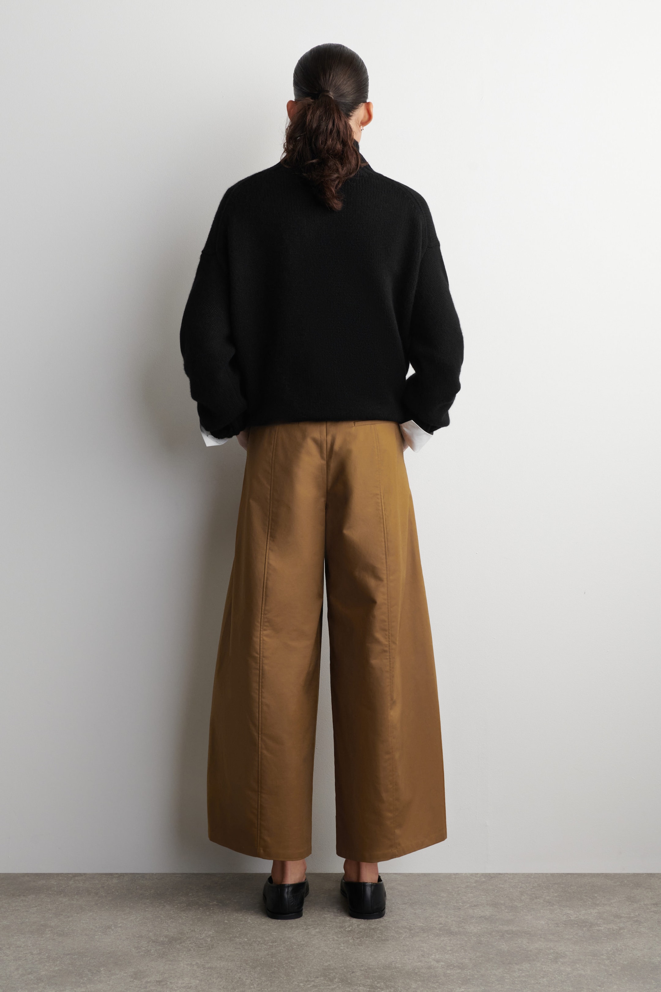 CROPPED BARREL-LEG COTTON TROUSERS