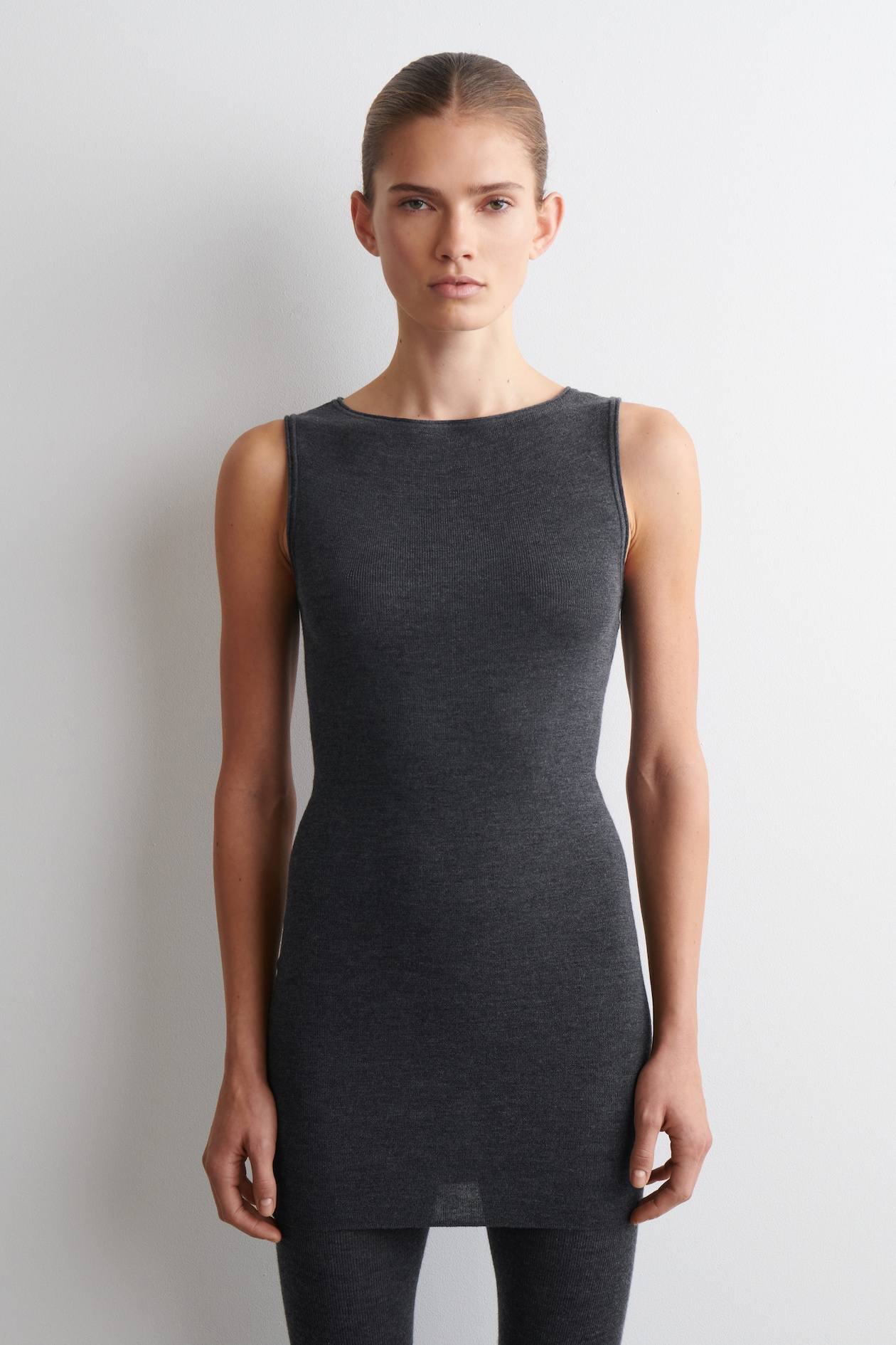 SEAMLESS MERINO WOOL MINI DRESS — CHARCOAL MÉLANGE