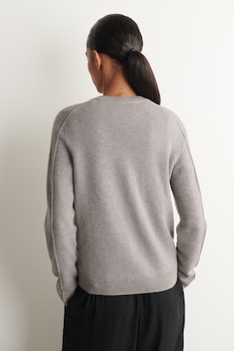 PURE CASHMERE CREW-NECK SWEATER — LIGHT GRAY 5
