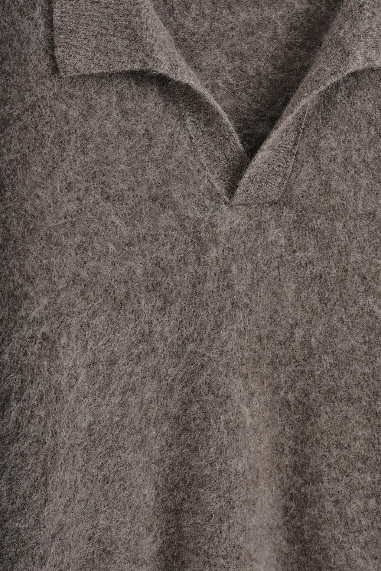 BRUSHED PURE CASHMERE POLO SWEATER — STONE