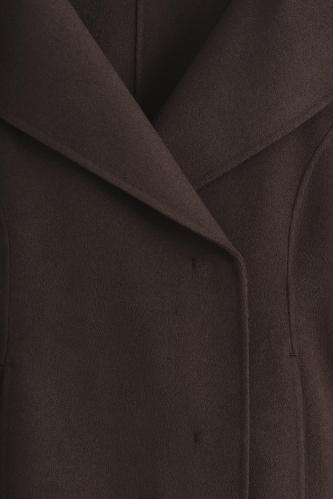 SCULPTED DOUBLE-FACED WOOL SHORT COAT — CHOCOLATE