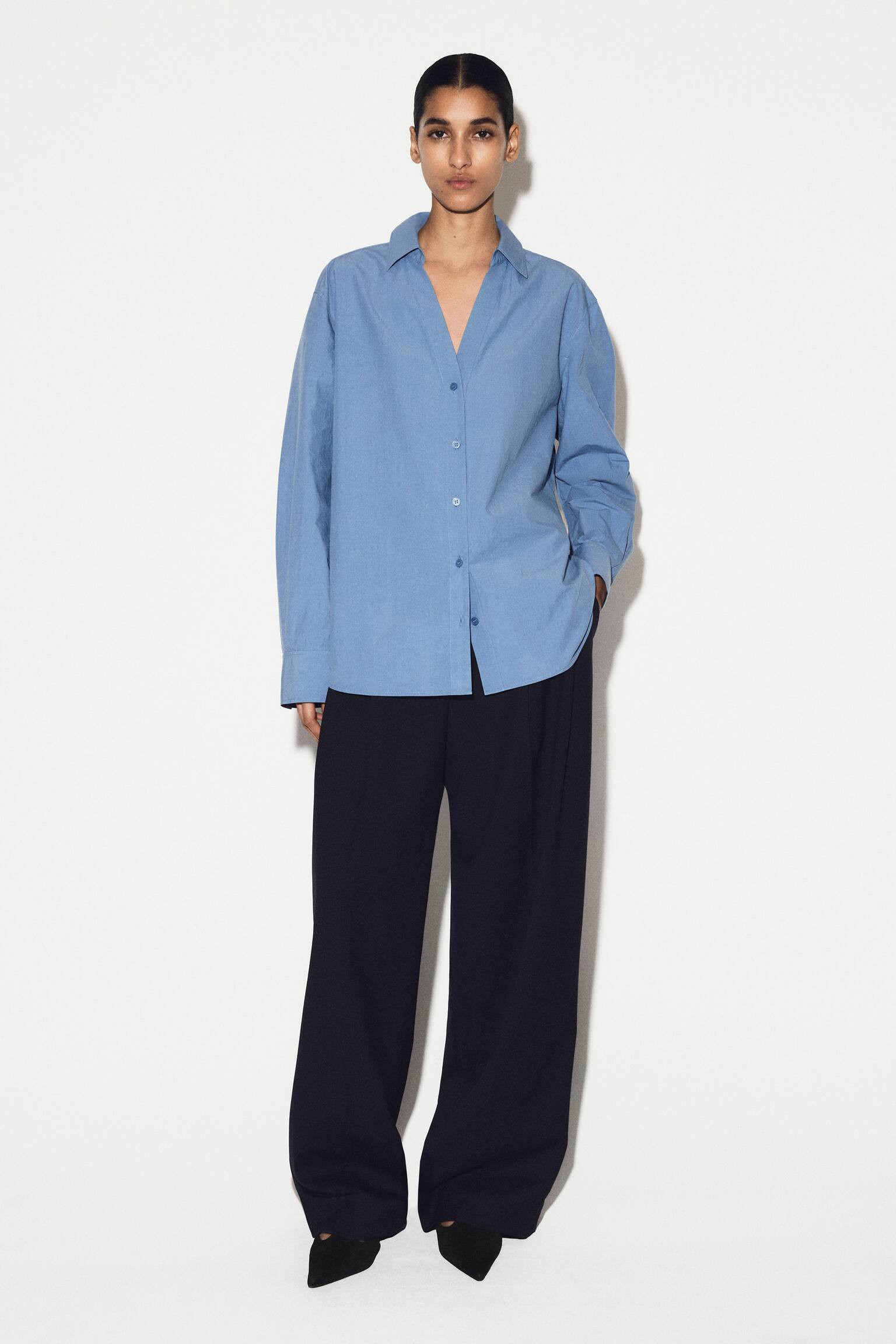 CAMASĂ DIN POPLIN DE BUMBAC CU GULER DESCHIS - ALBASTRU/BEJ / CU DUNGI - 9