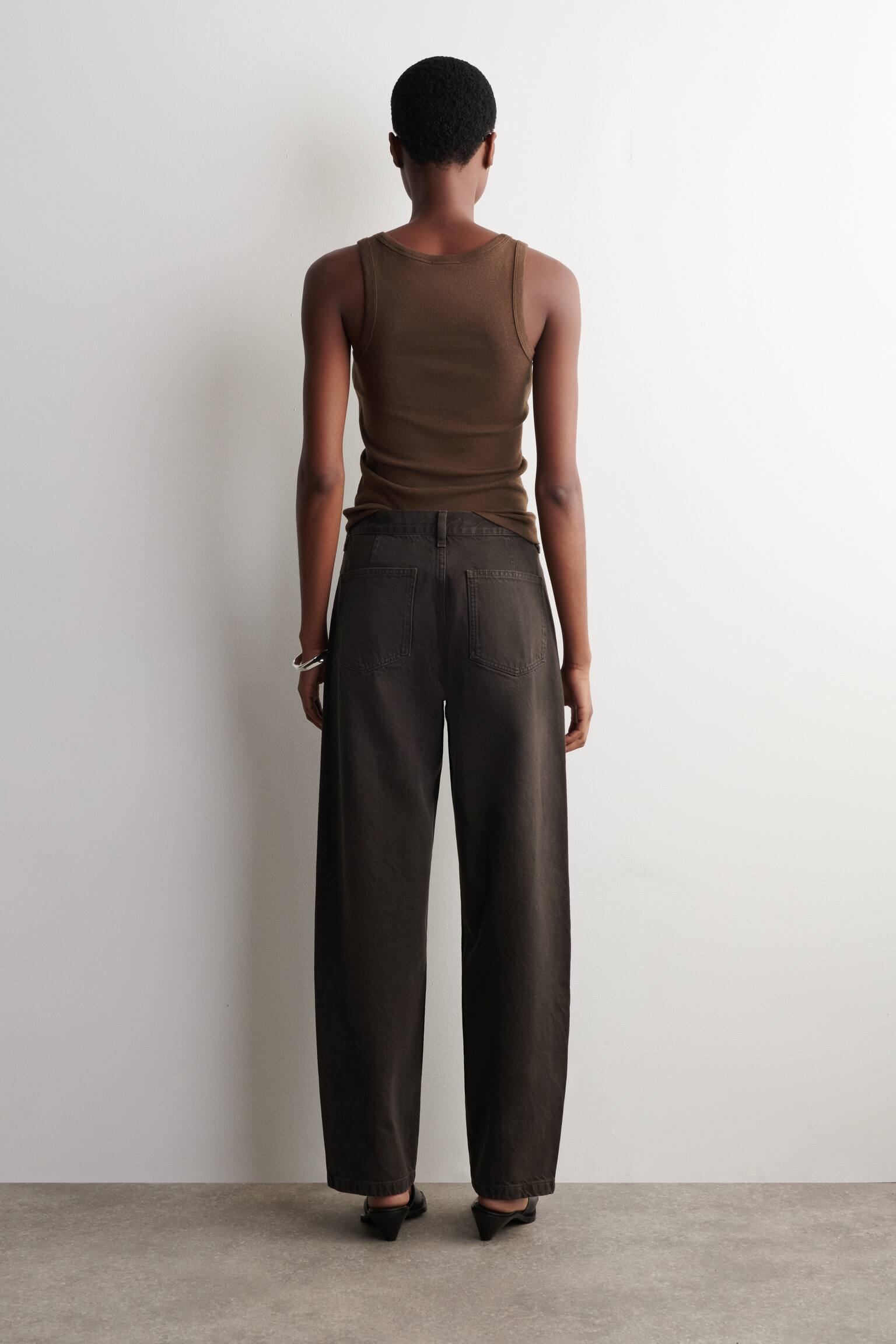 JEANS A GAMBA DRITTA CON TASCHE APPLICATE - MARRONE/GIALLO BURRO - 6