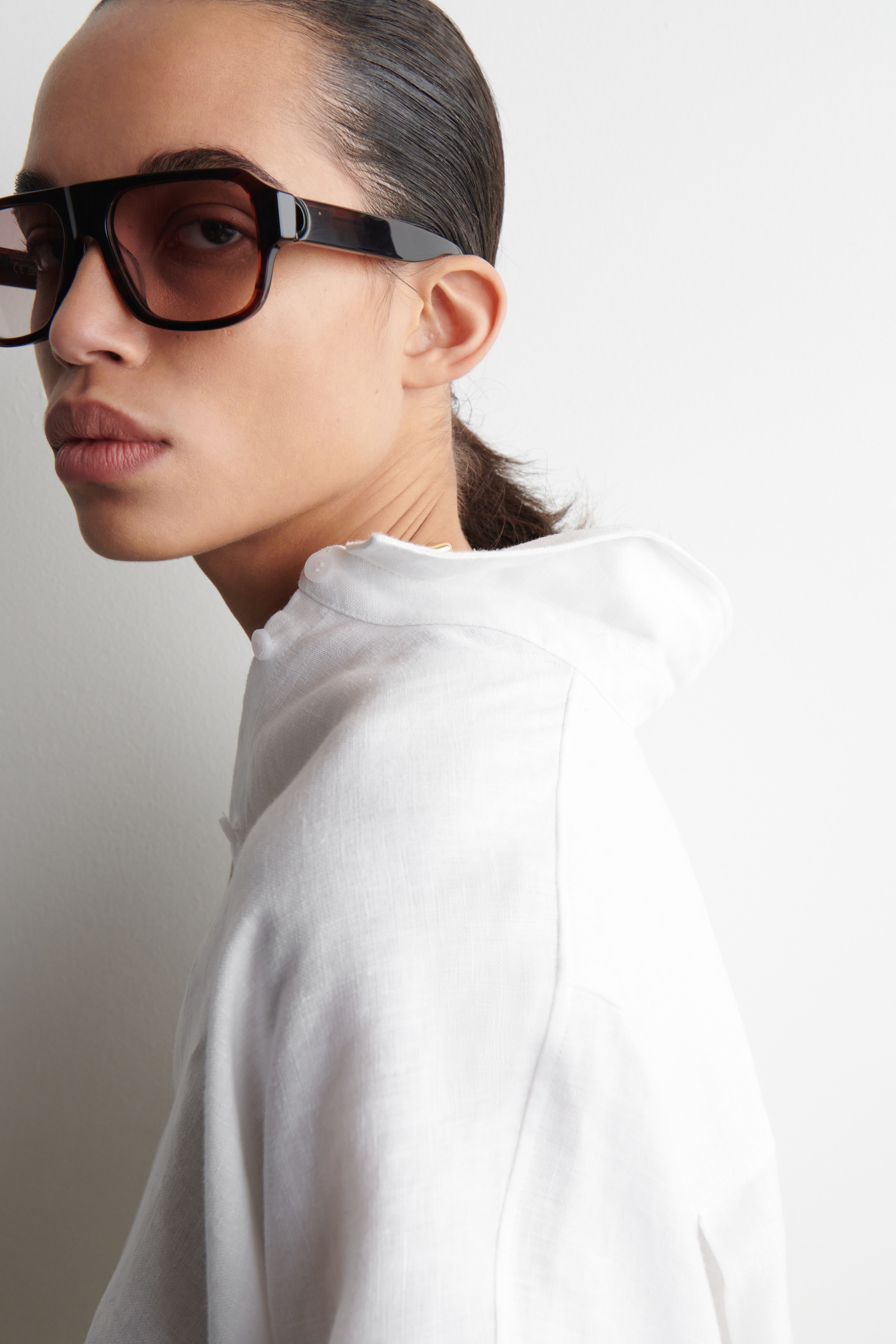 Ver imagen más grande: CAMISA DE LINO DE MANGA CORTA - BLANCO - MUJER | H&M ES 4