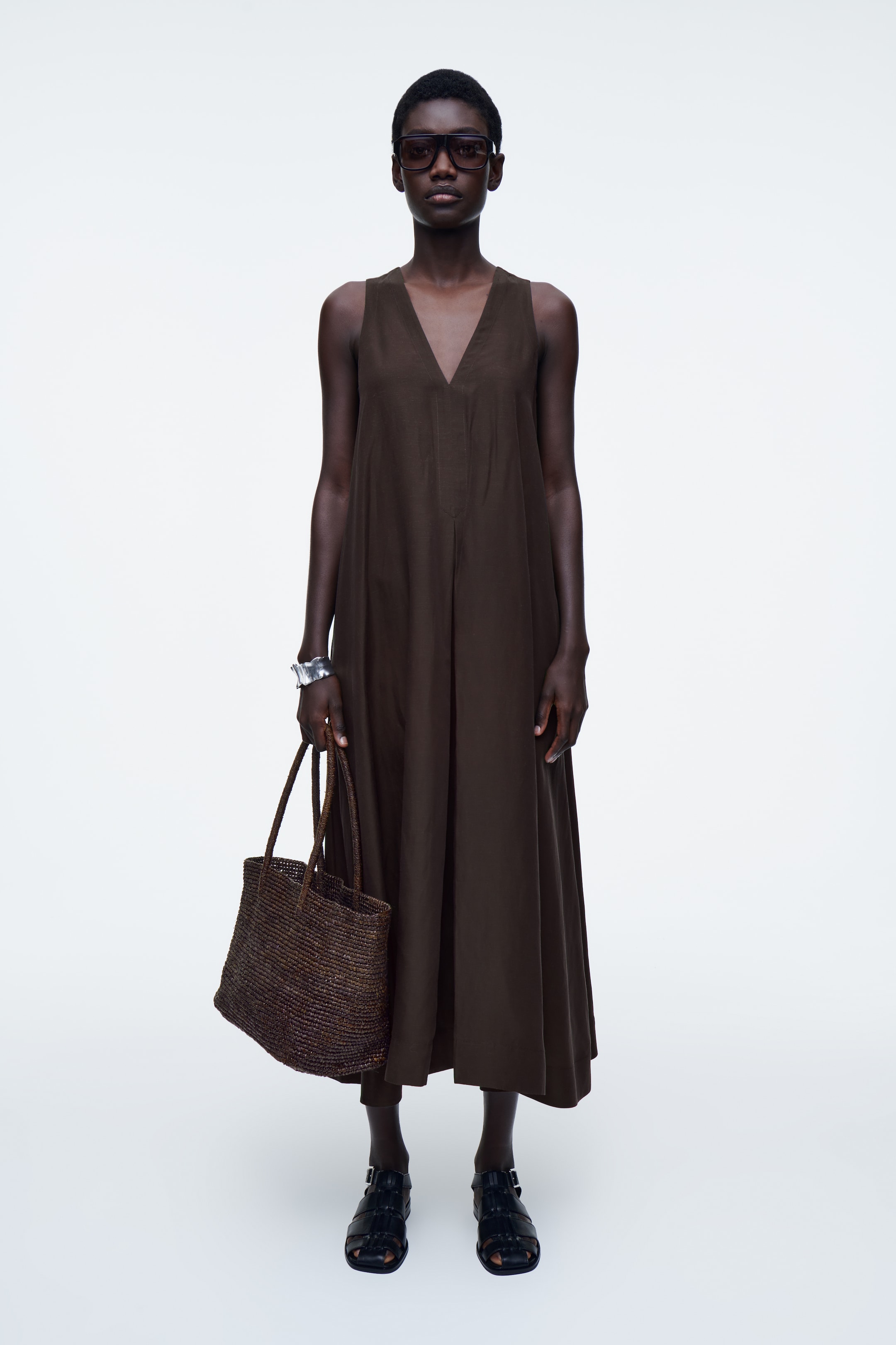 Ver imagen más grande: BOLSO TOTE TEJIDO A MANO - RAFIA - MARRÓN OSCURO - MUJER | H&M ES 1