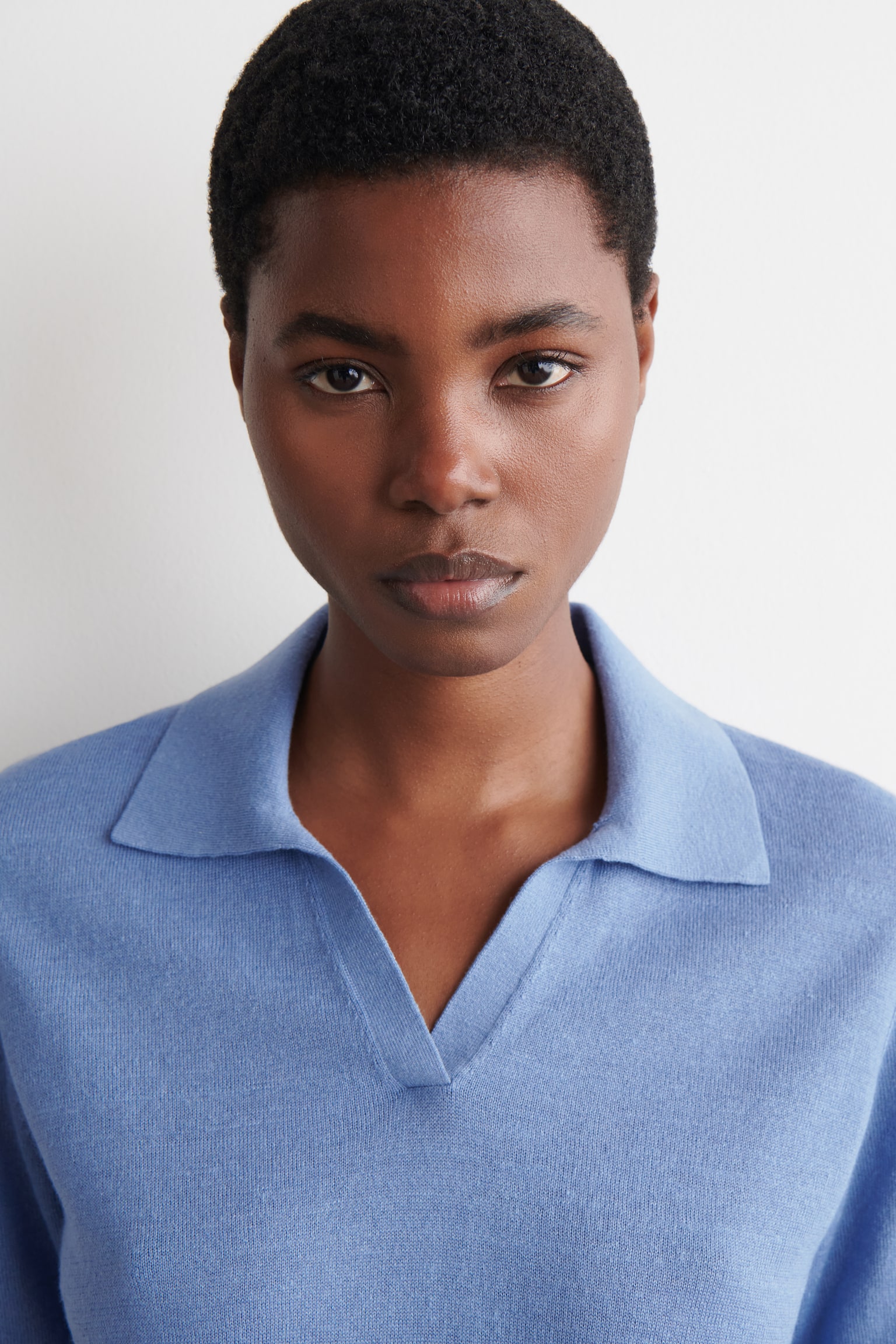 STICKAD TRÖJA MED KRAGE I LINNE OCH MERINOULL - BLÅ/KRÄM - 5