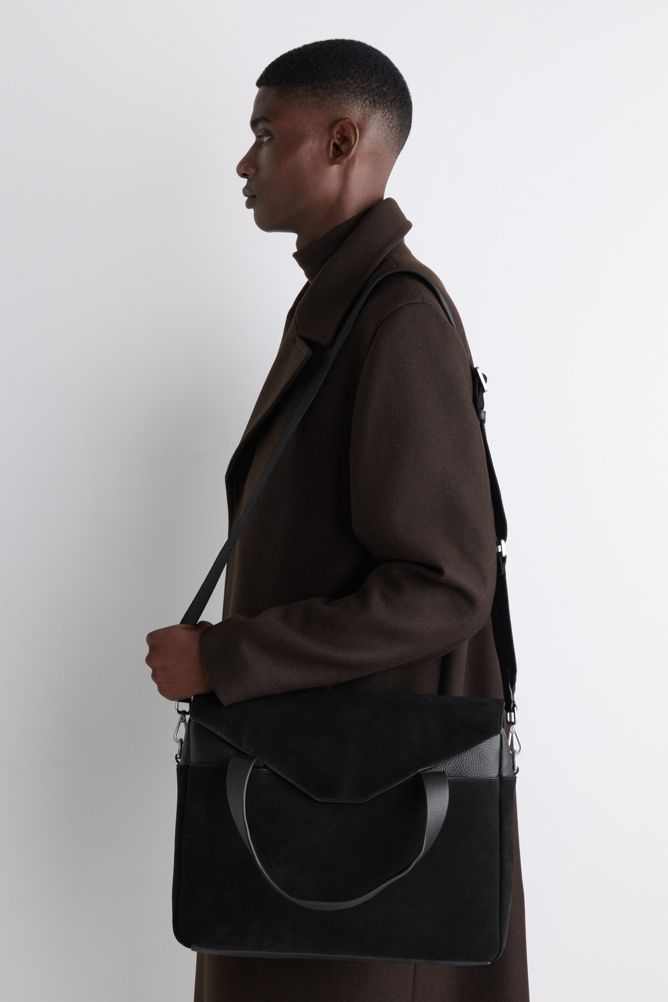 Visualizza immagine più grande: BORSA MINIMAL IN PELLE SCAMOSCIATA - NERO - UOMO | H&M IT 1