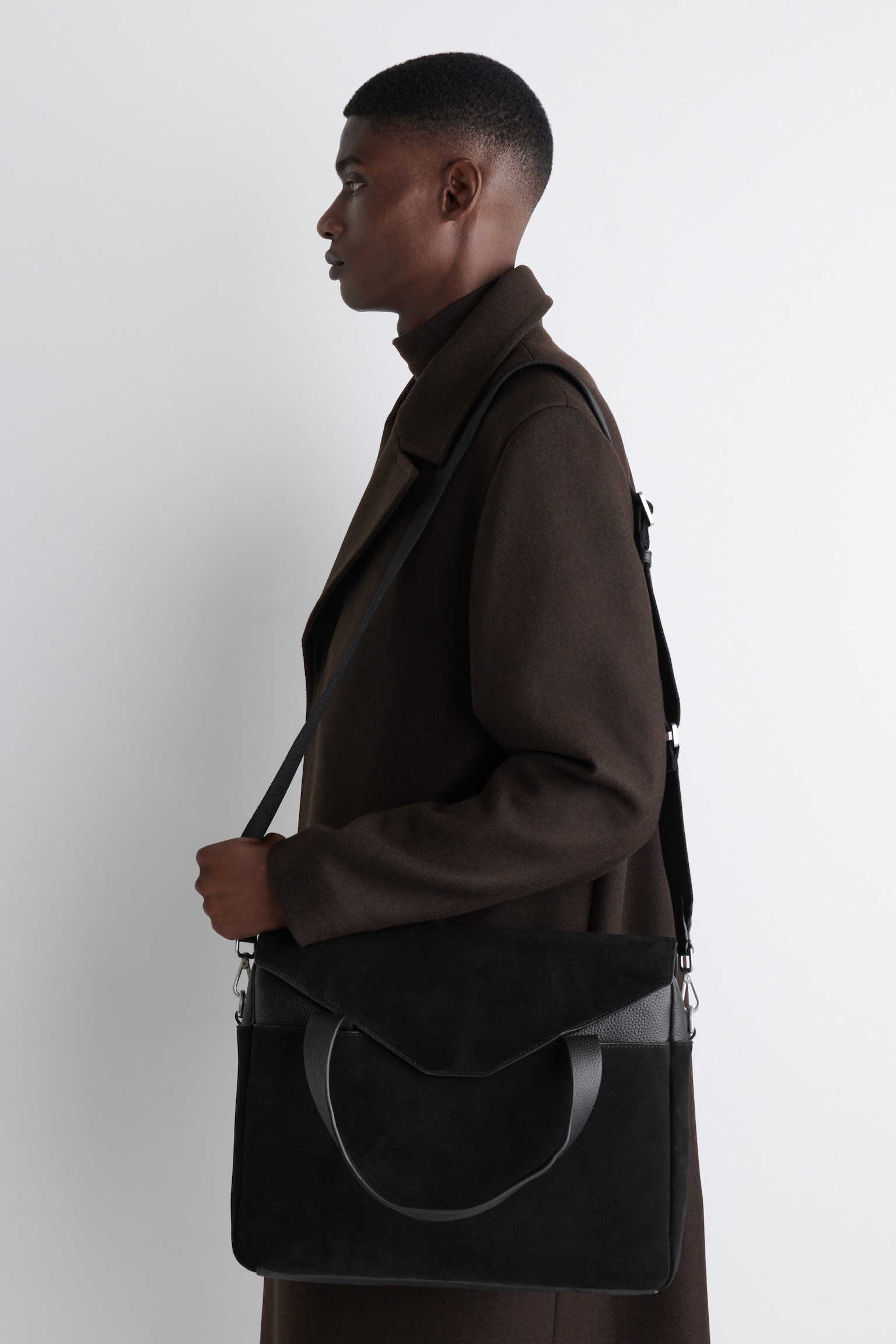 MALETTE MINIMALISTE - DAIM - NOIR