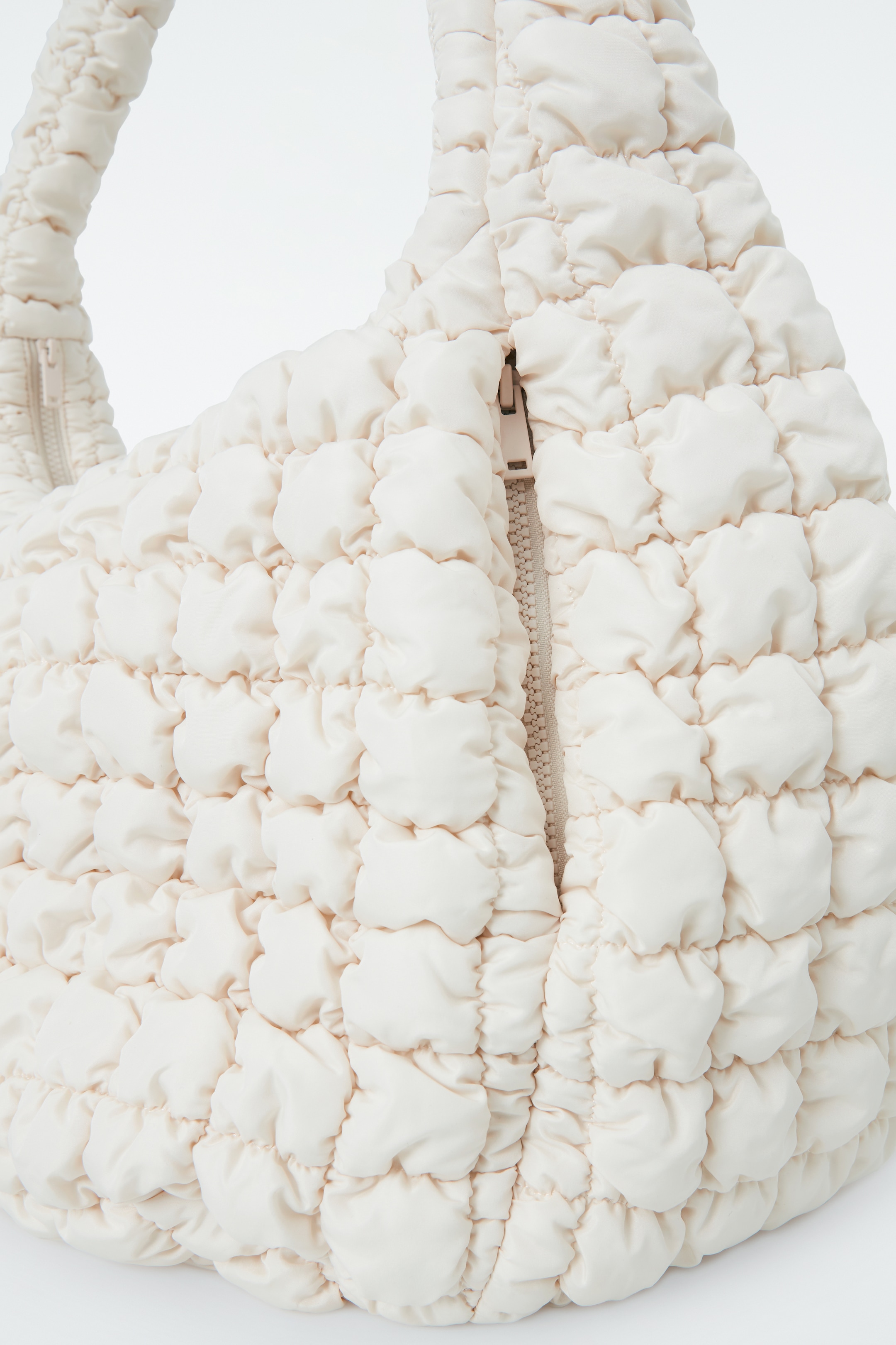 Ingrandisci l'immagine: OVERSIZED QUILTED CROSSBODY BAG - LIGHT BEIGE - DONNA | H&M CH 3