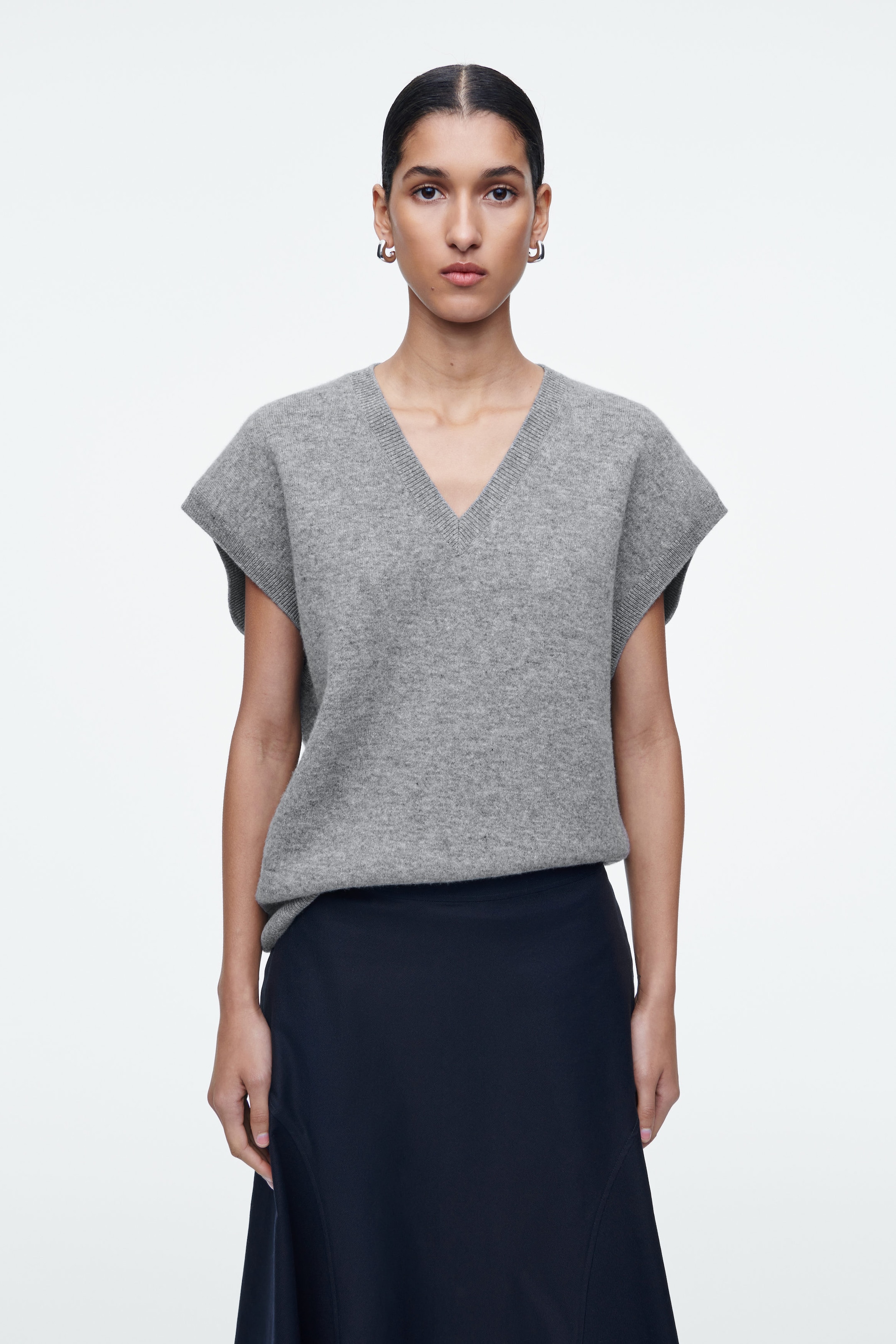 DOUBLE-FACED WOOL V-NECK TANK
