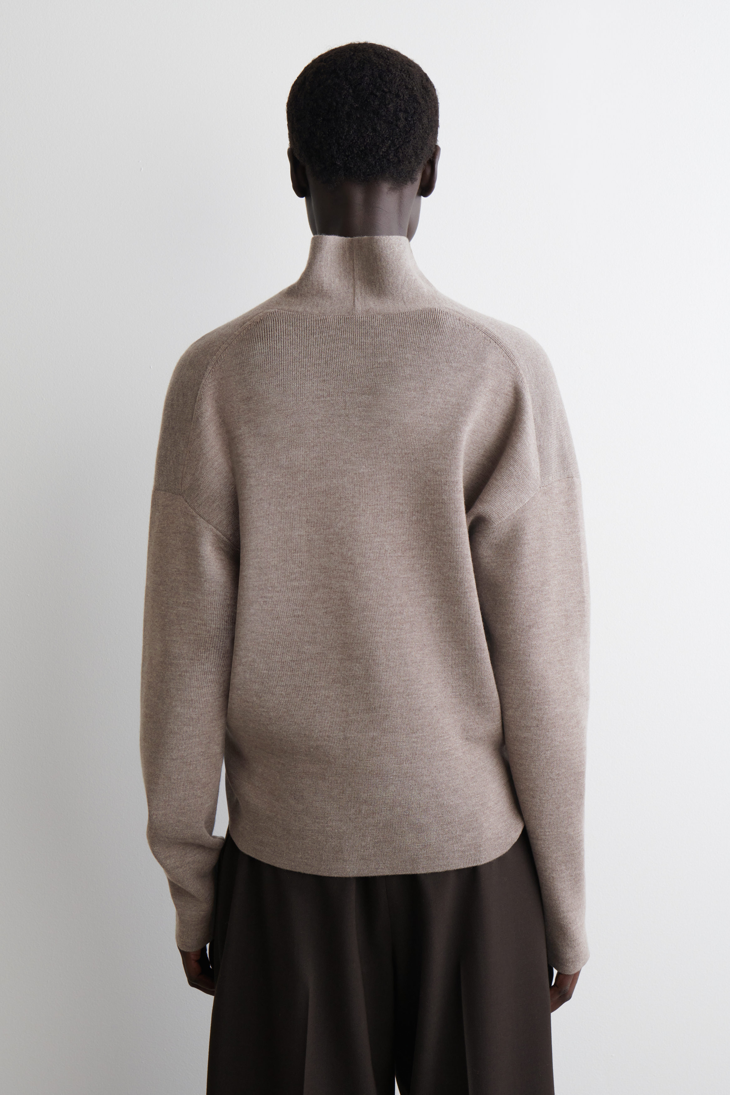 DRAPED MERINO WOOL V-NECK SWEATER - MOLE MÉLANGE | COS US