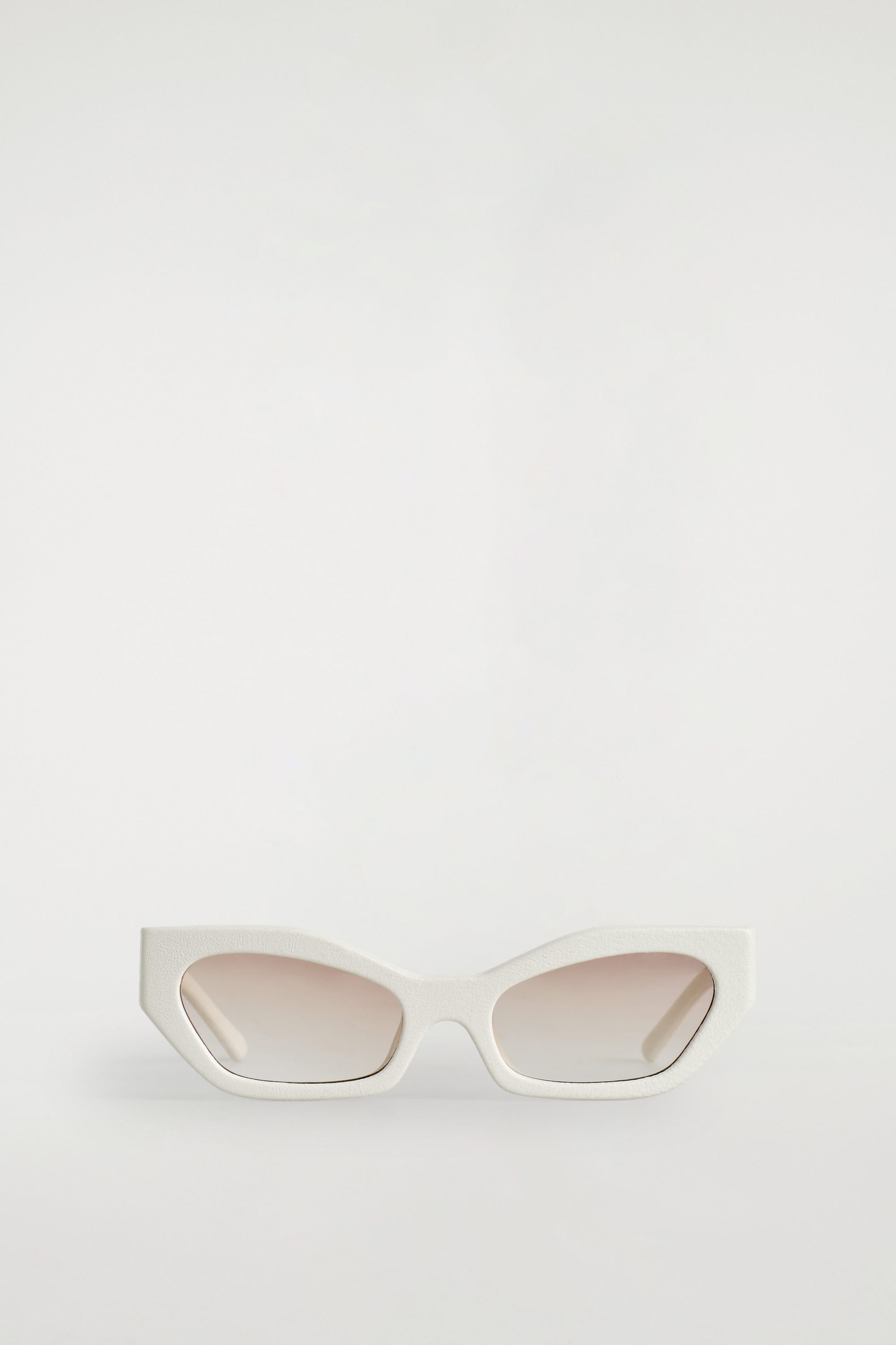 LEATHER CAT-EYE SUNGLASSES