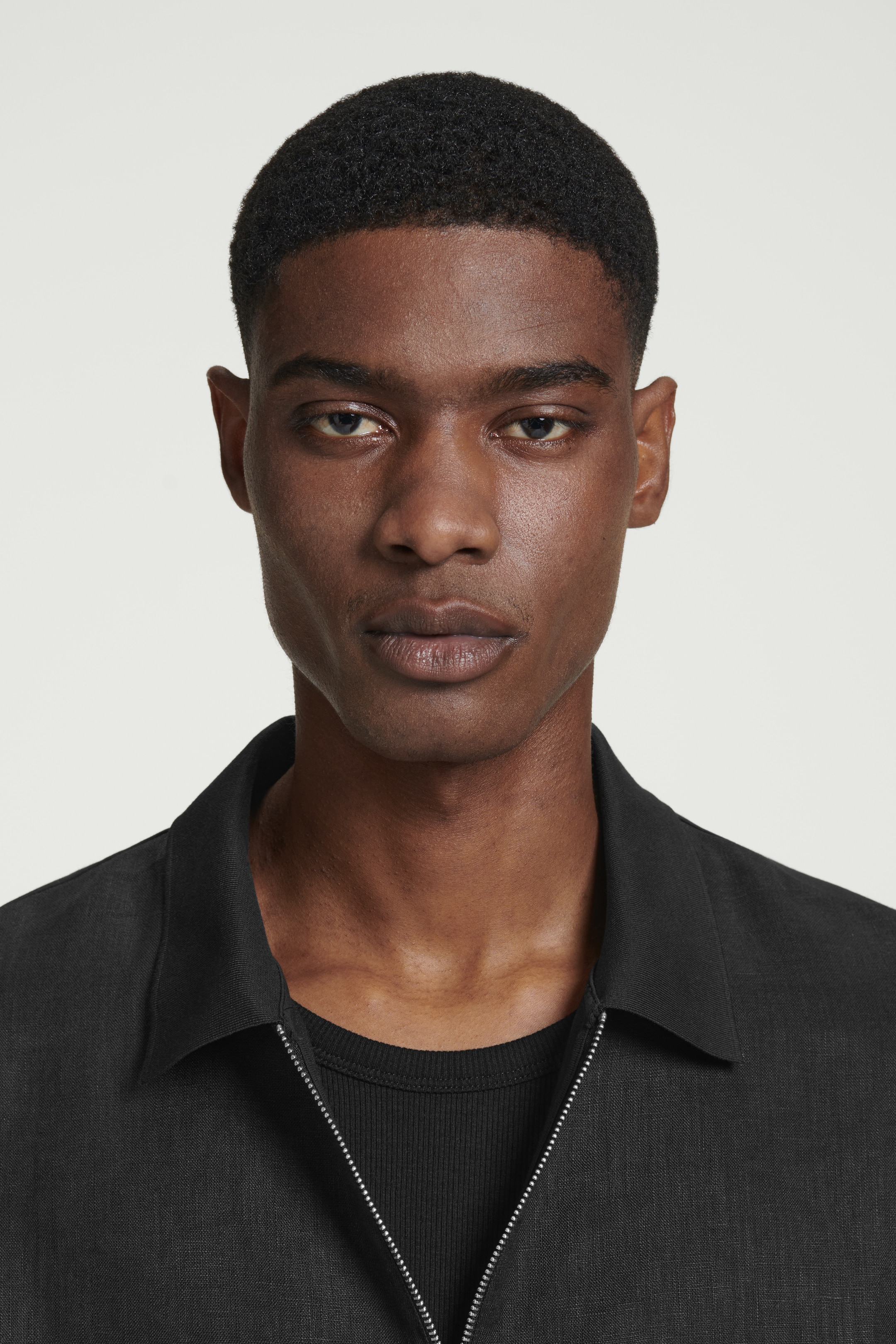 View larger image: CONTRAST-PANEL LINEN HALF-ZIP POLO SHIRT - BLACK - Men | H&M GB 6