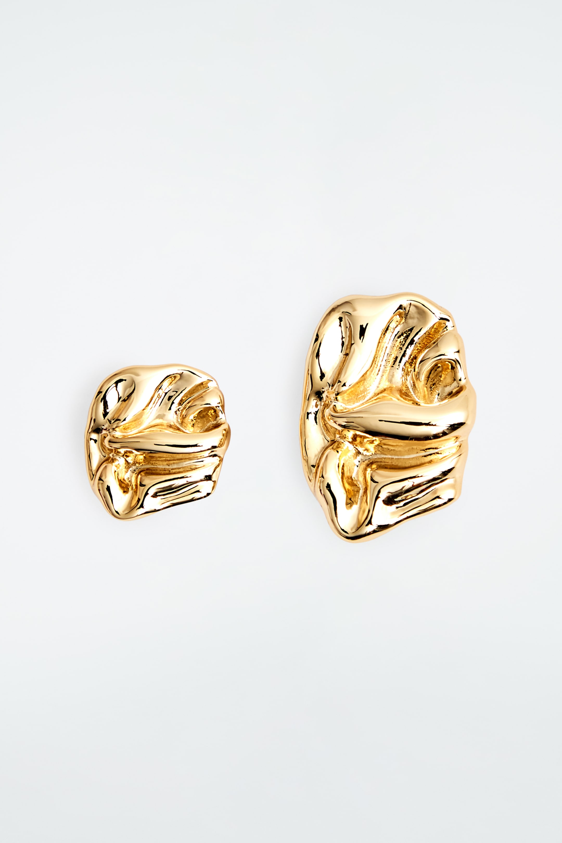Ingrandisci l'immagine: SMALL SCRUNCHED MISMATCHED EARRINGS - GOLD - DONNA | H&M CH 1