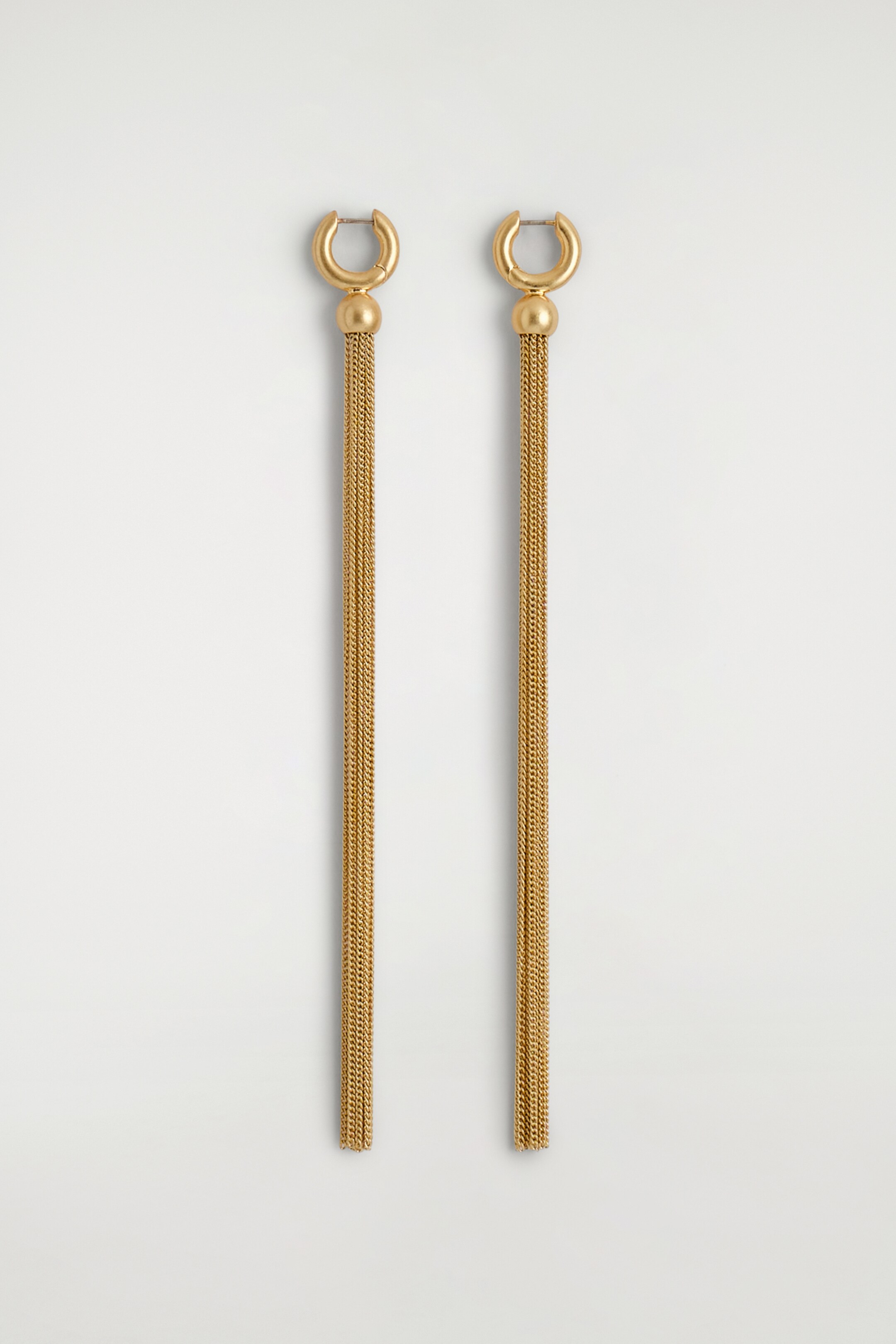Ver imagen más grande: PENDIENTES EXTRALARGOS CON FLECOS DE CADENA - DORADO - MUJER | H&M ES 3
