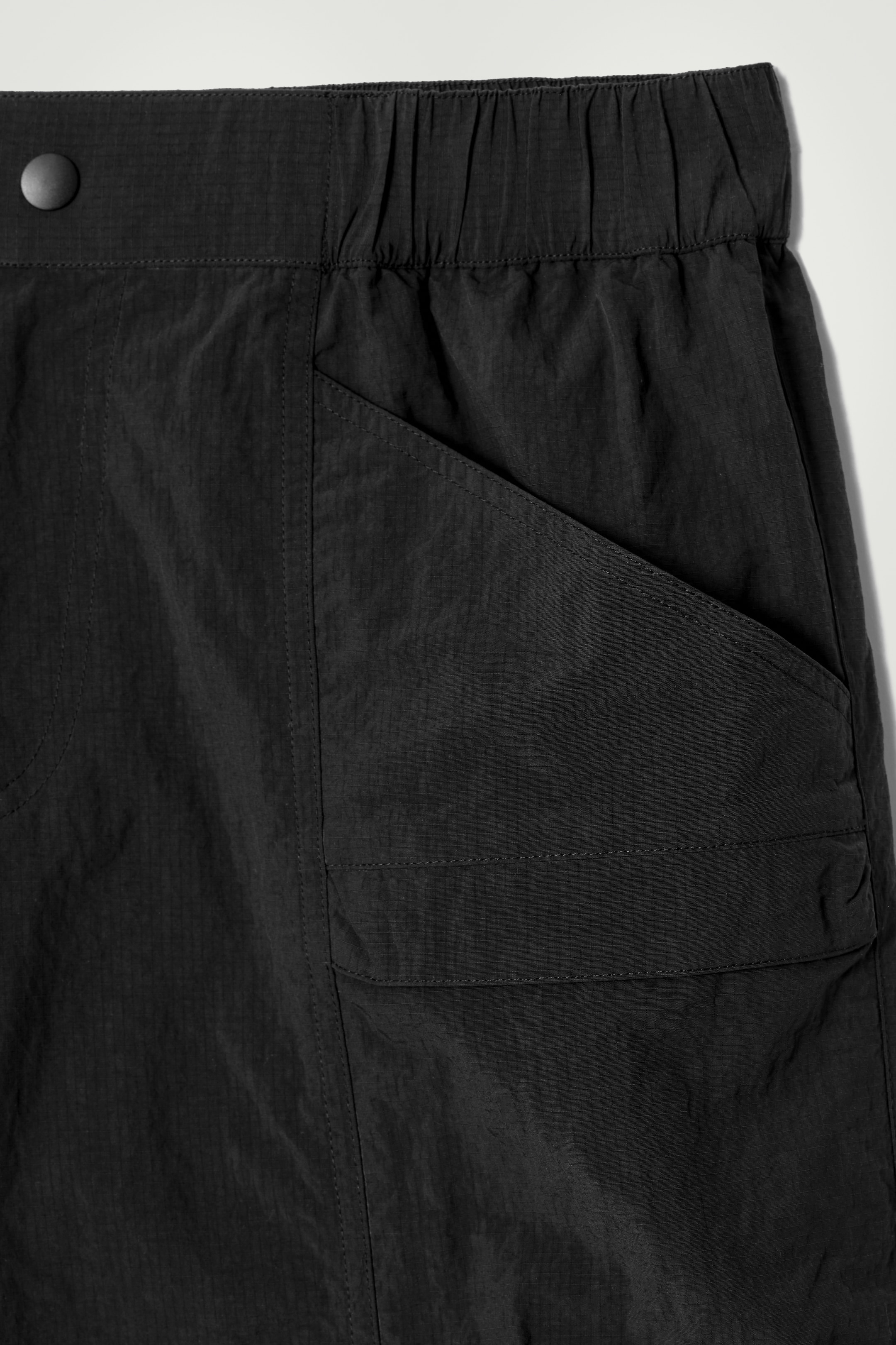 Ver imagem maior: CALÇÕES DE BANHO UTILITÁRIOS - PRETO - HOMEM | H&M PT 6