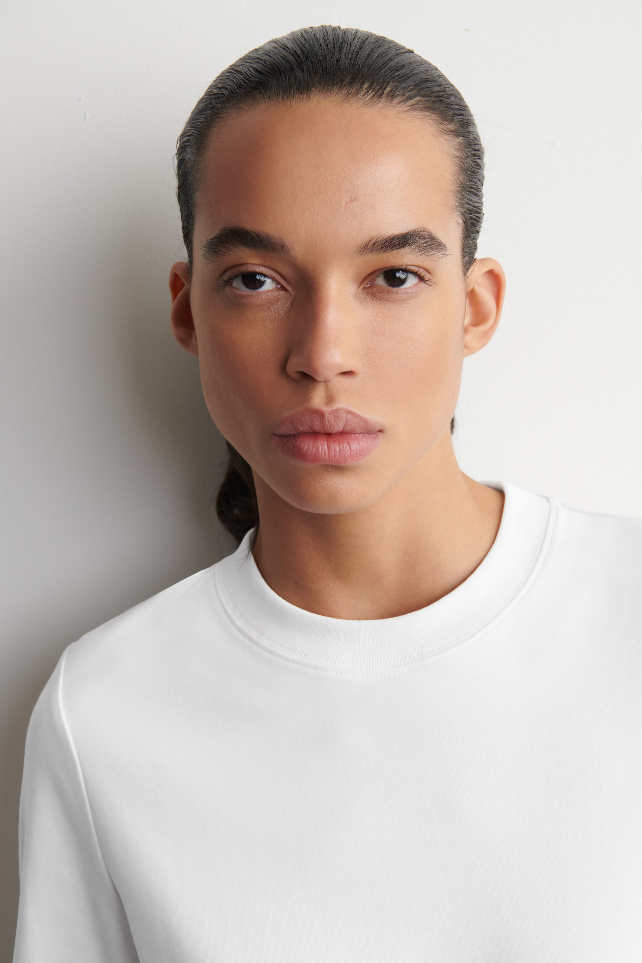 CLEAN CUT LONG-SLEEVED T-SHIRT