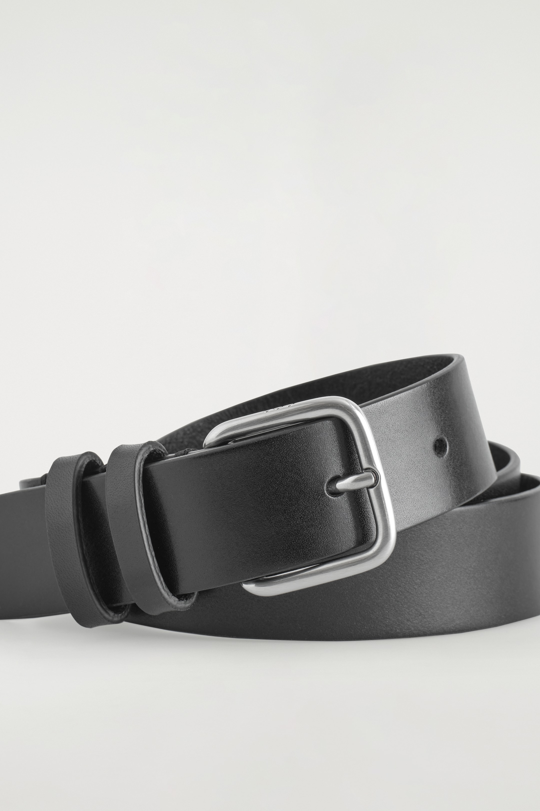 Grotere afbeelding bekijken: KLASSIEKE LEREN RIEM - ZWART / ZILVER - DAMES | H&M BE 4