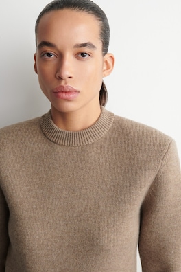 SCULPTED-SHOULDER MERINO WOOL JUMPER — BEIGE 5