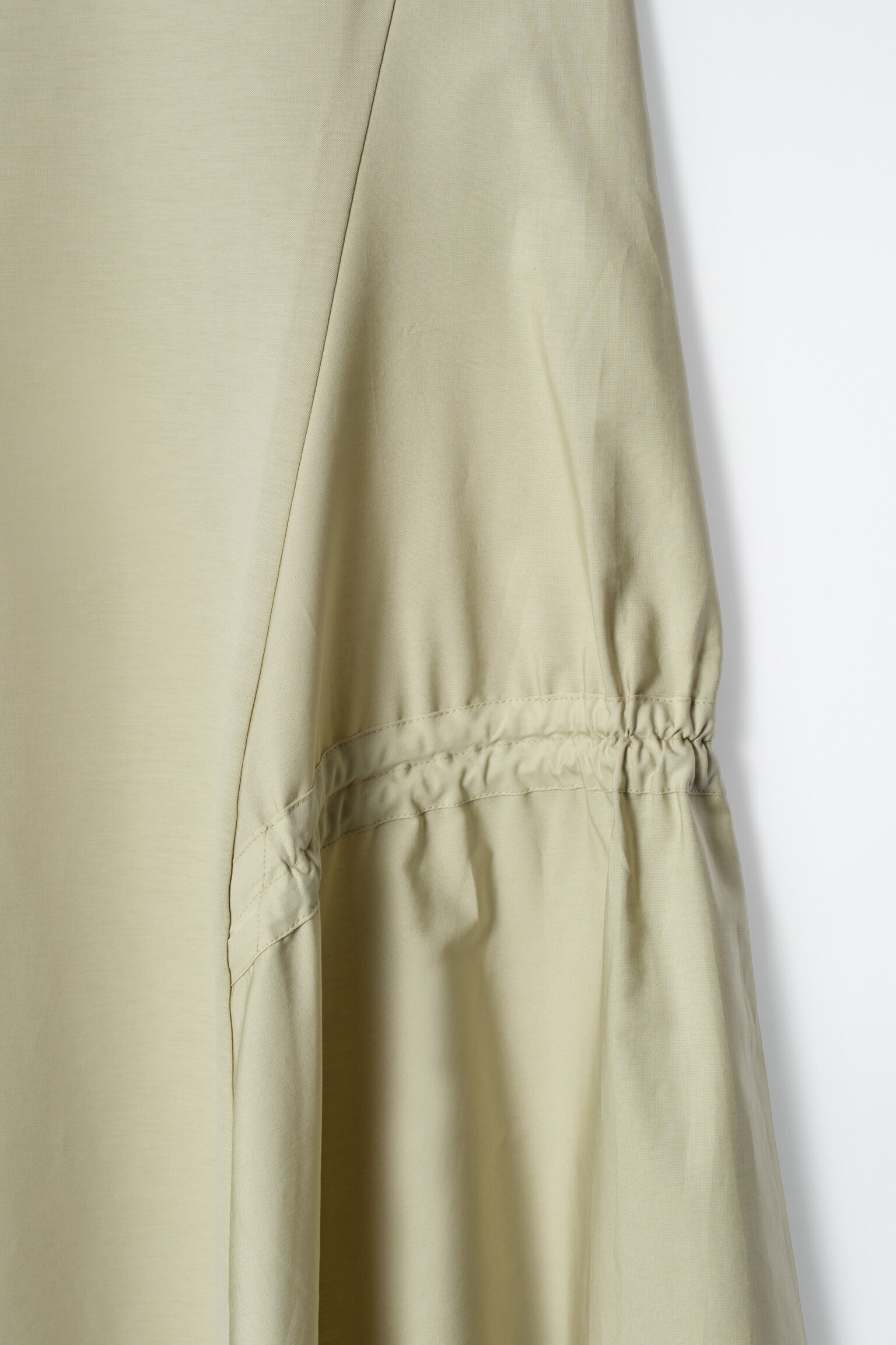 VESTIDO MIDI CON PANELES FRUNCIDOS - PISTACHO/NEGRO - 6