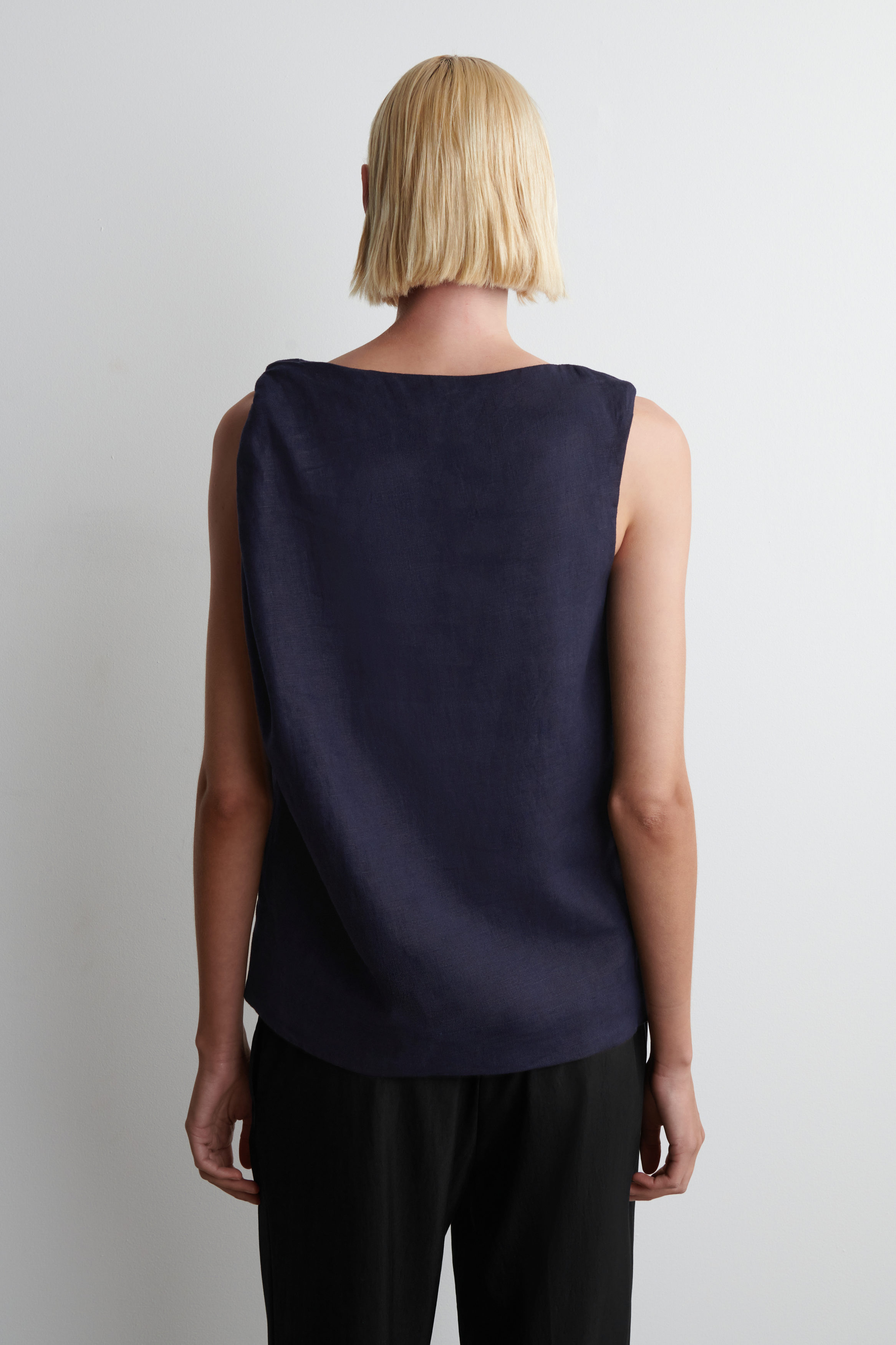 トップス COYSEIO TWISTED SLEEVELESS DARK NAVY TWISTED SLEEVELESS DARK NAVY - coyseio