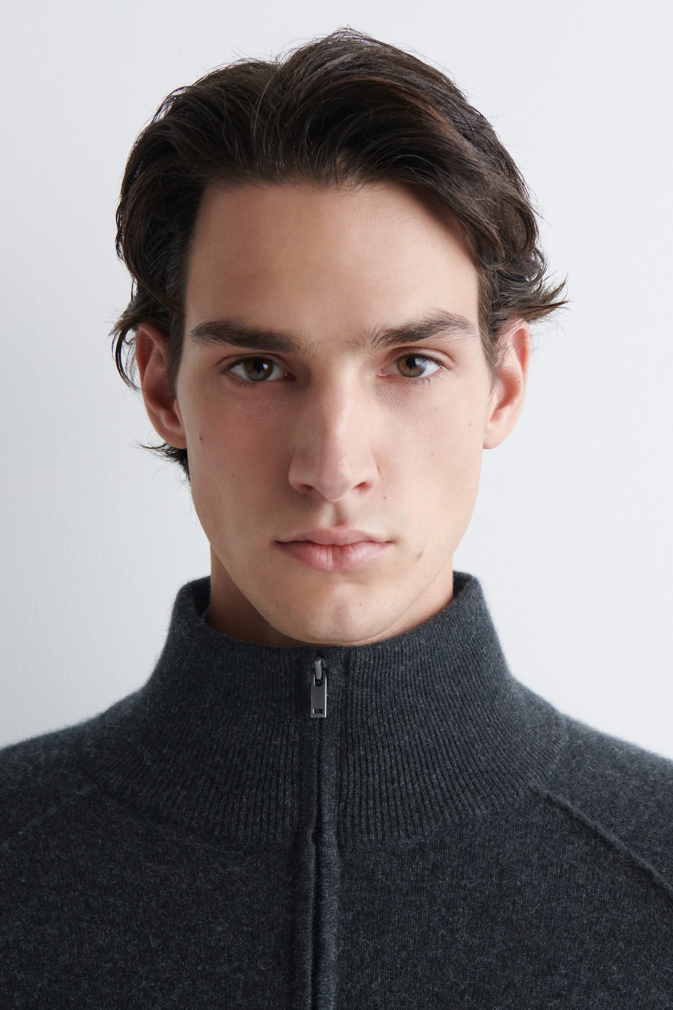 CARDIGAN IN CASHMERE CON COLLO A IMBUTO E CERNIERA