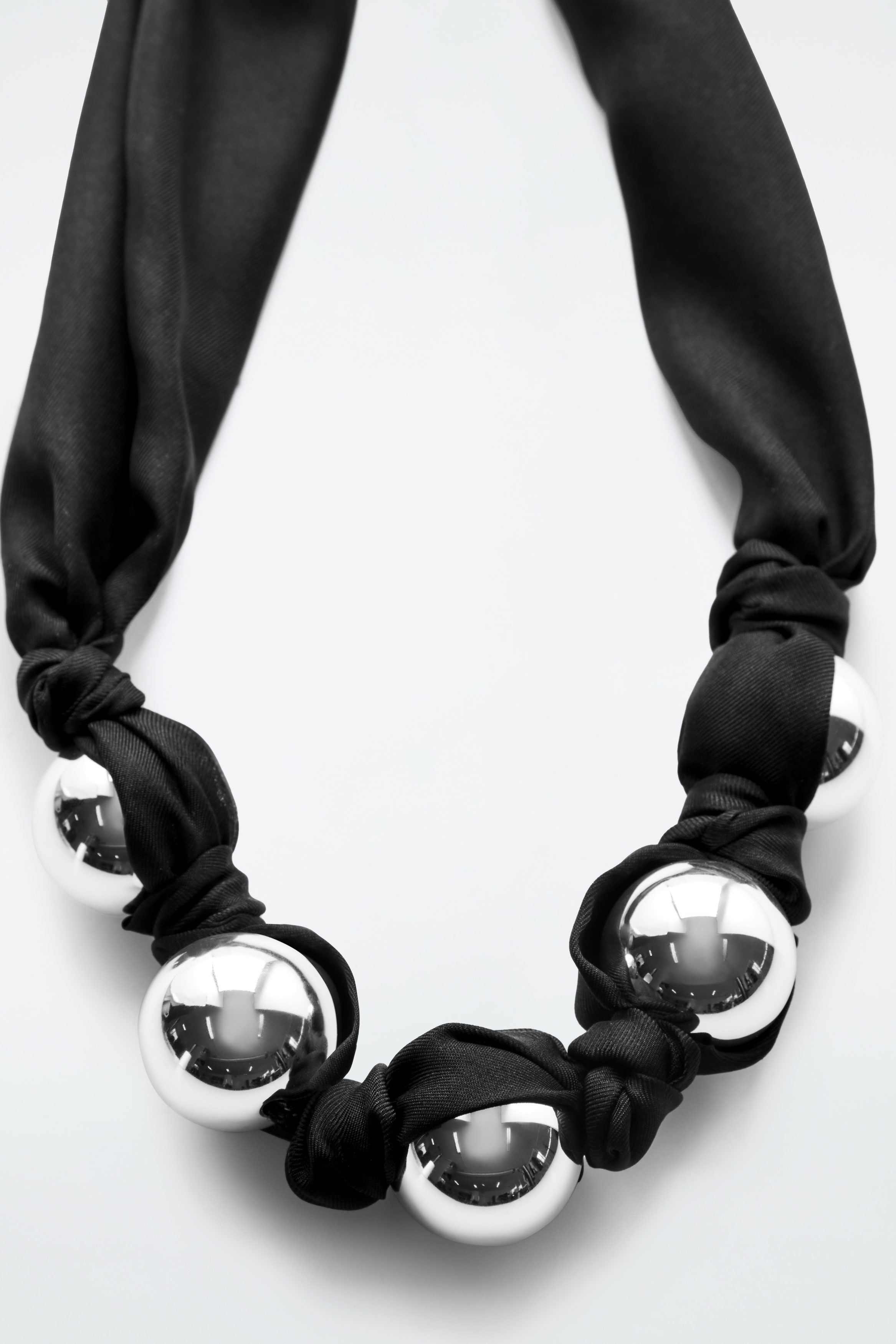 BEADED SILK SCARF NECKLACE - BLACK / SILVER | COS