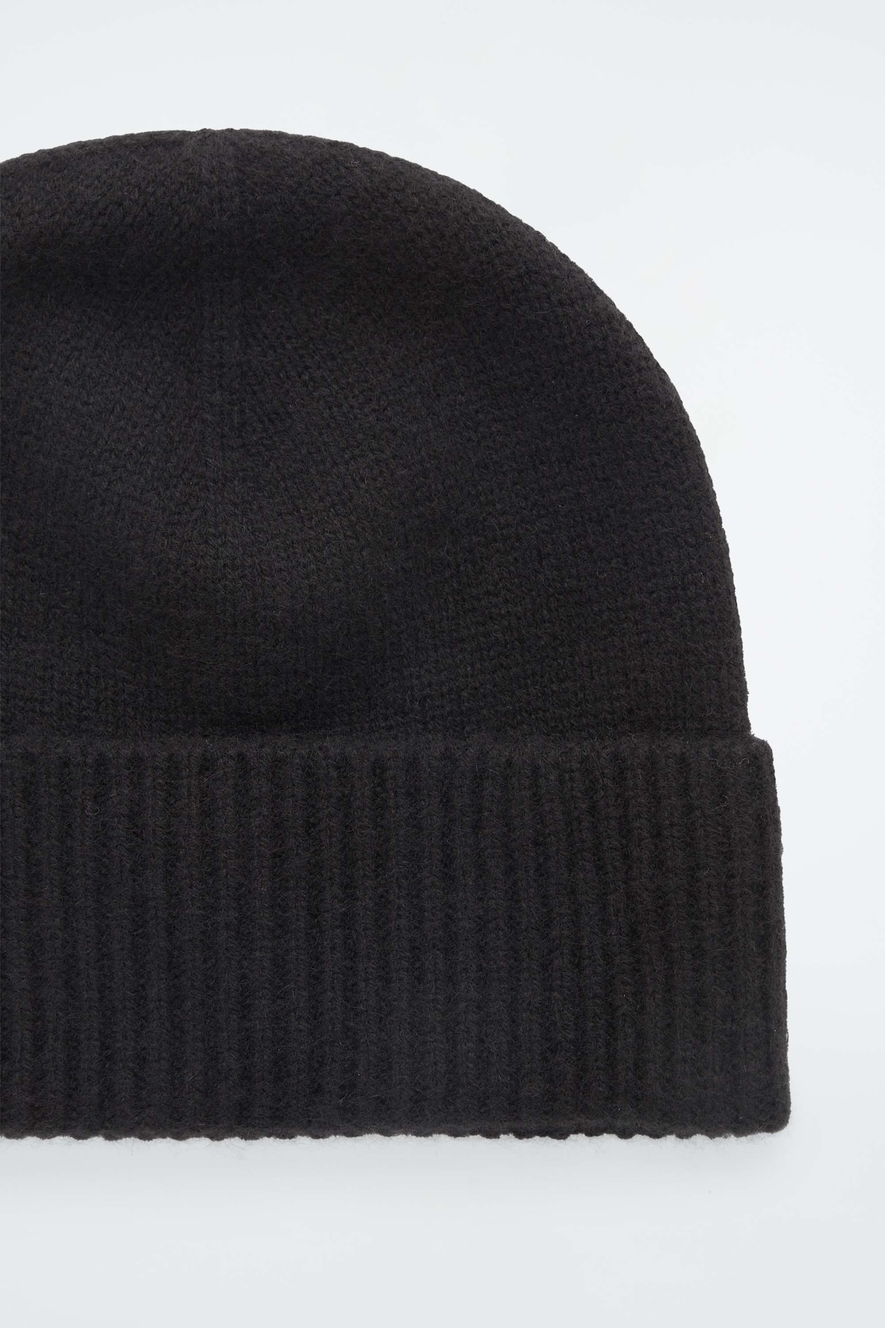 PURE CASHMERE BEANIE — BLACK