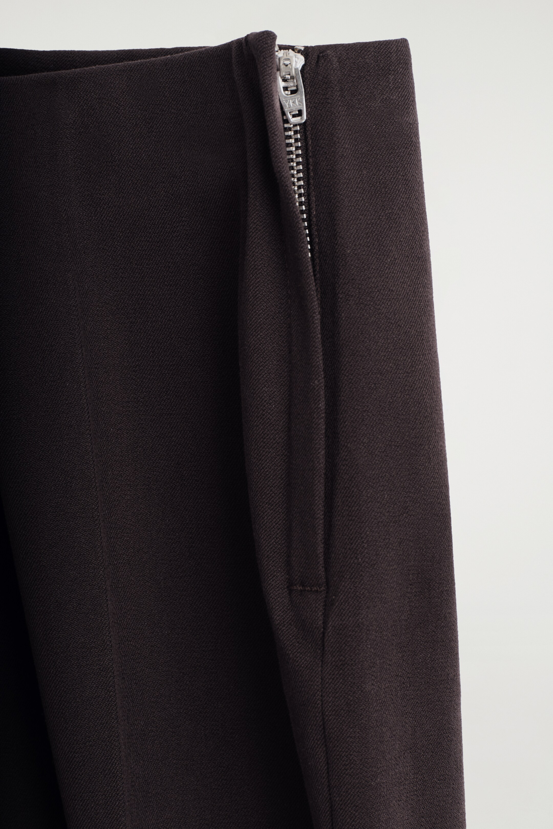 Agrandir l'image: PANTALON COURT SLIM - BRUN - FEMME | H&M CH 5