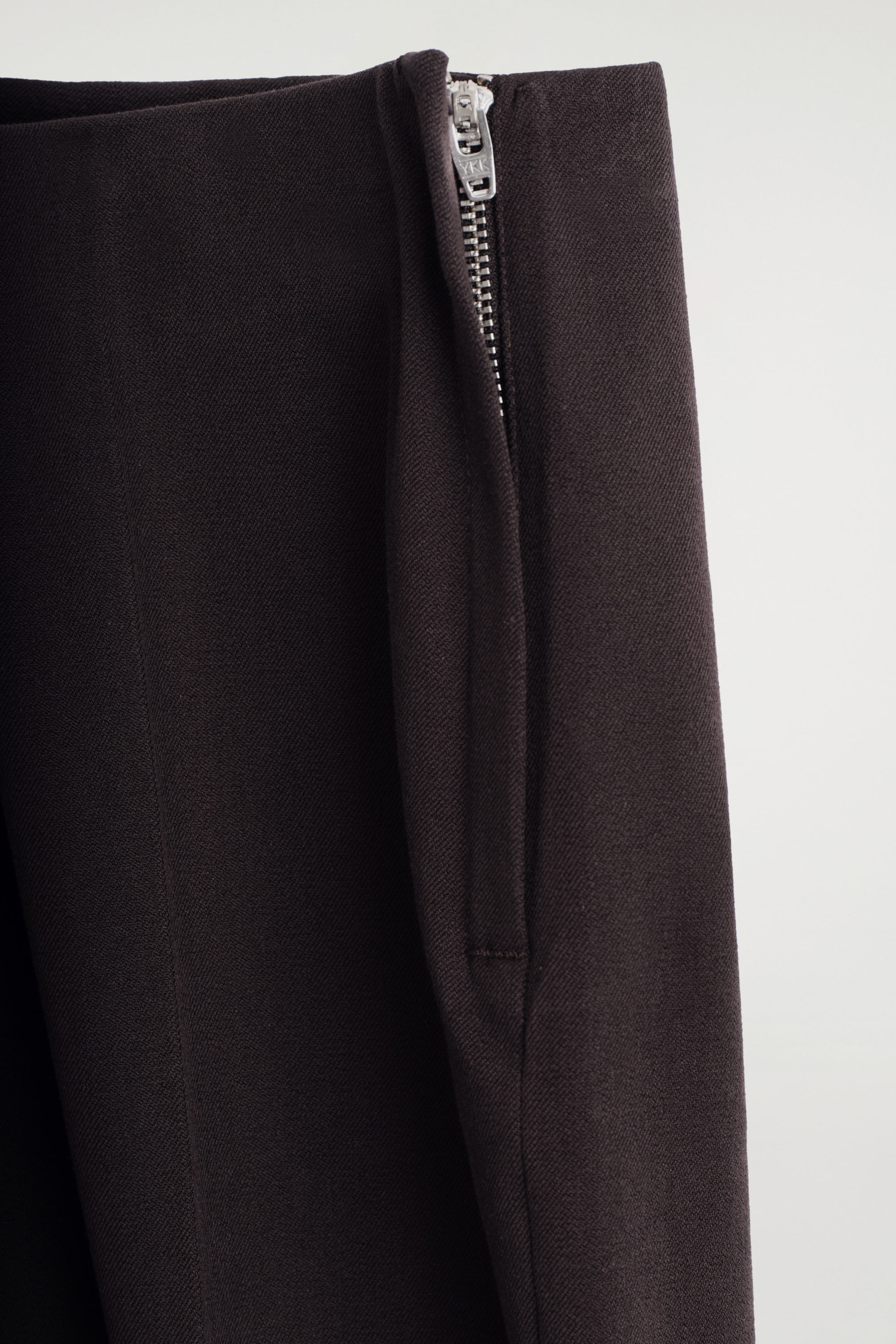 SLIM-LEG CROPPED PANTS