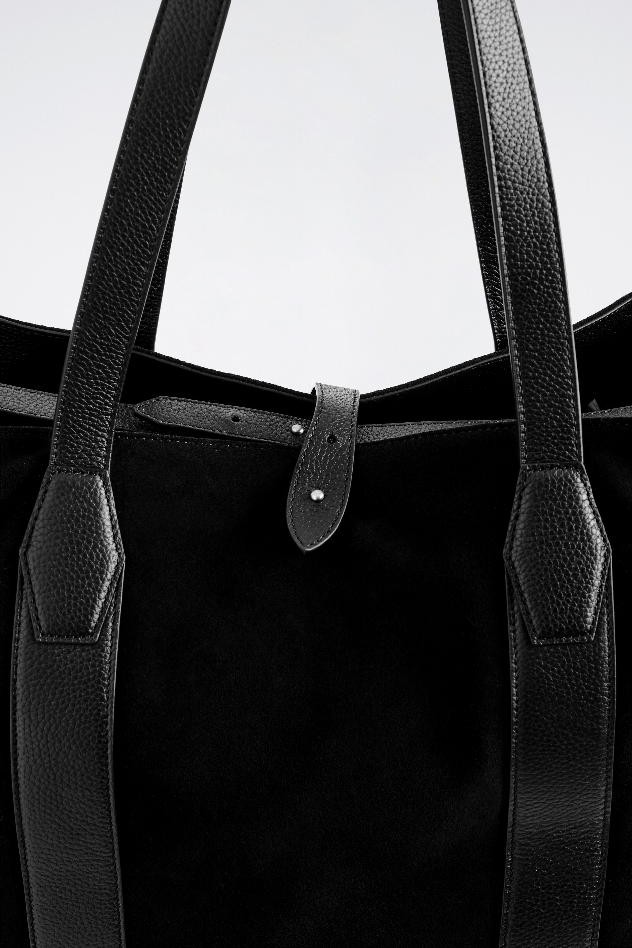 Ver imagen más grande: WEEKENDER TOTE BAG - SUEDE - NEGRO - HOMBRE | H&M ES 5