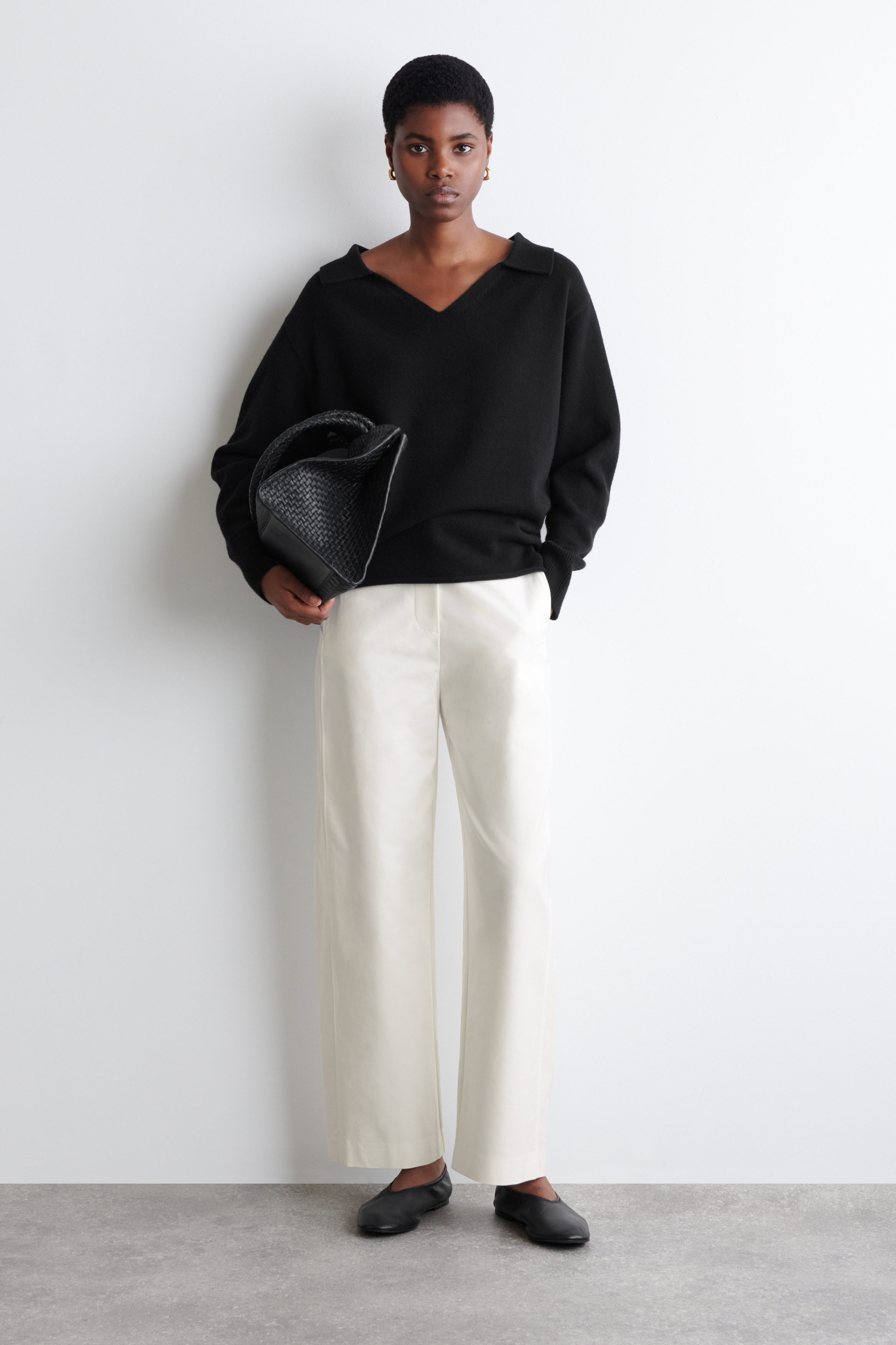 新品未使用完売品【COS】BARREL-LEG COTTON TROUSERS DECONSTRUCTED COTTON BARREL-LEG PANTS - BLACK | COS