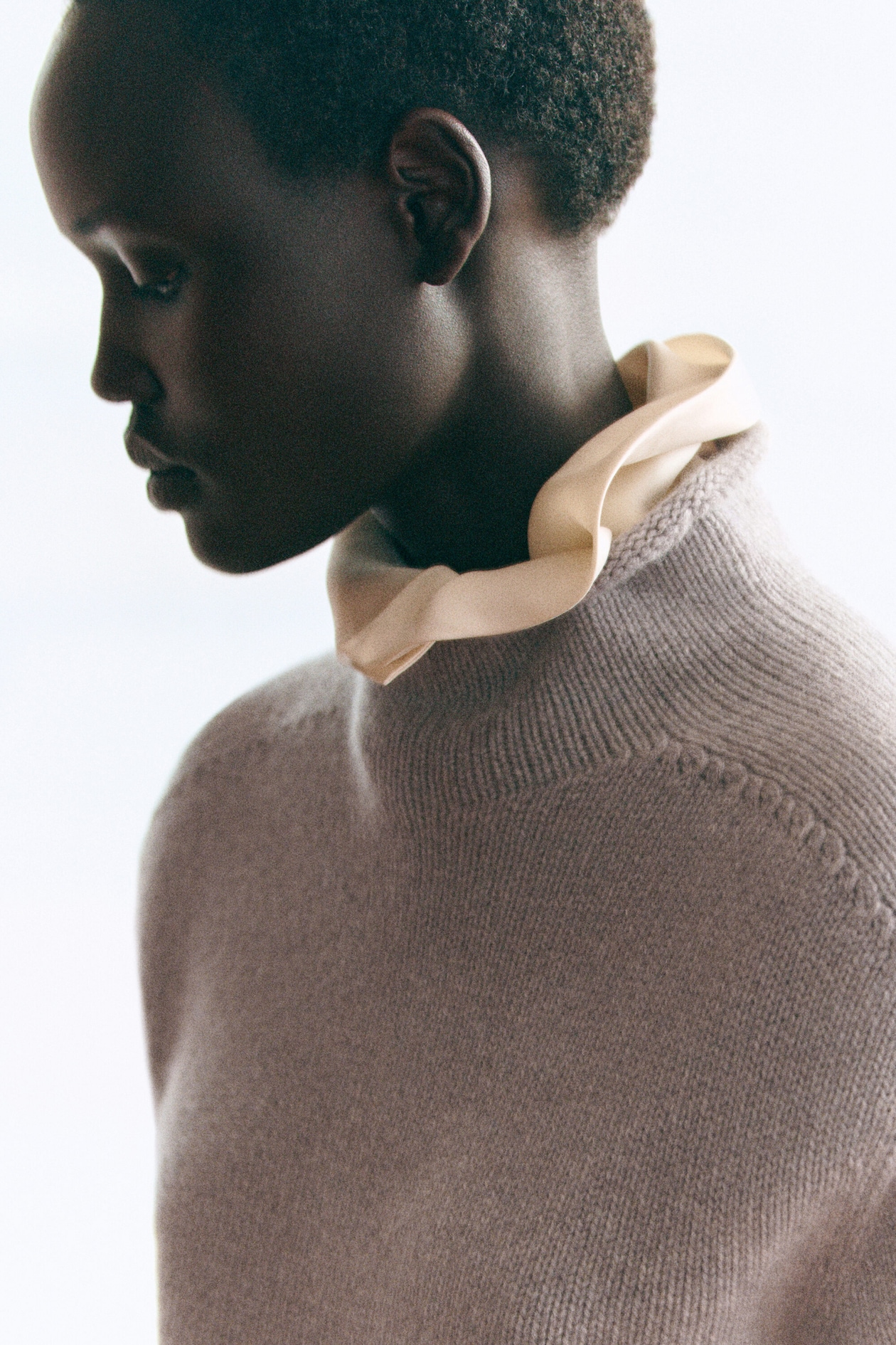PURE CASHMERE MOCK-NECK SWEATER — LIGHT GRAY MÉLANGE