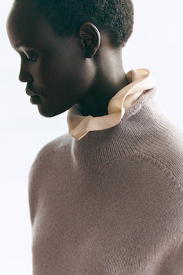 PURE CASHMERE MOCK-NECK SWEATER — LIGHT GRAY MÉLANGE 7